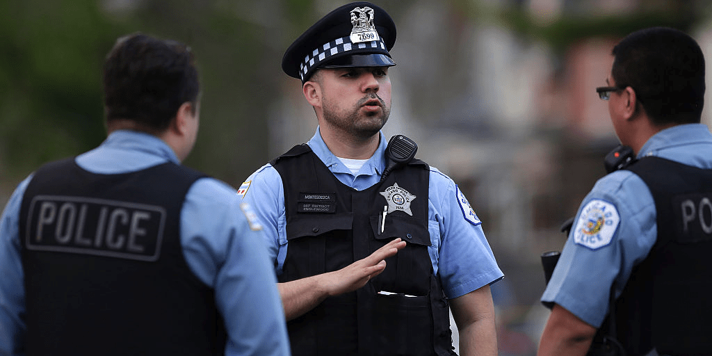 2 Chicago police officers reportedly wounded in shooting