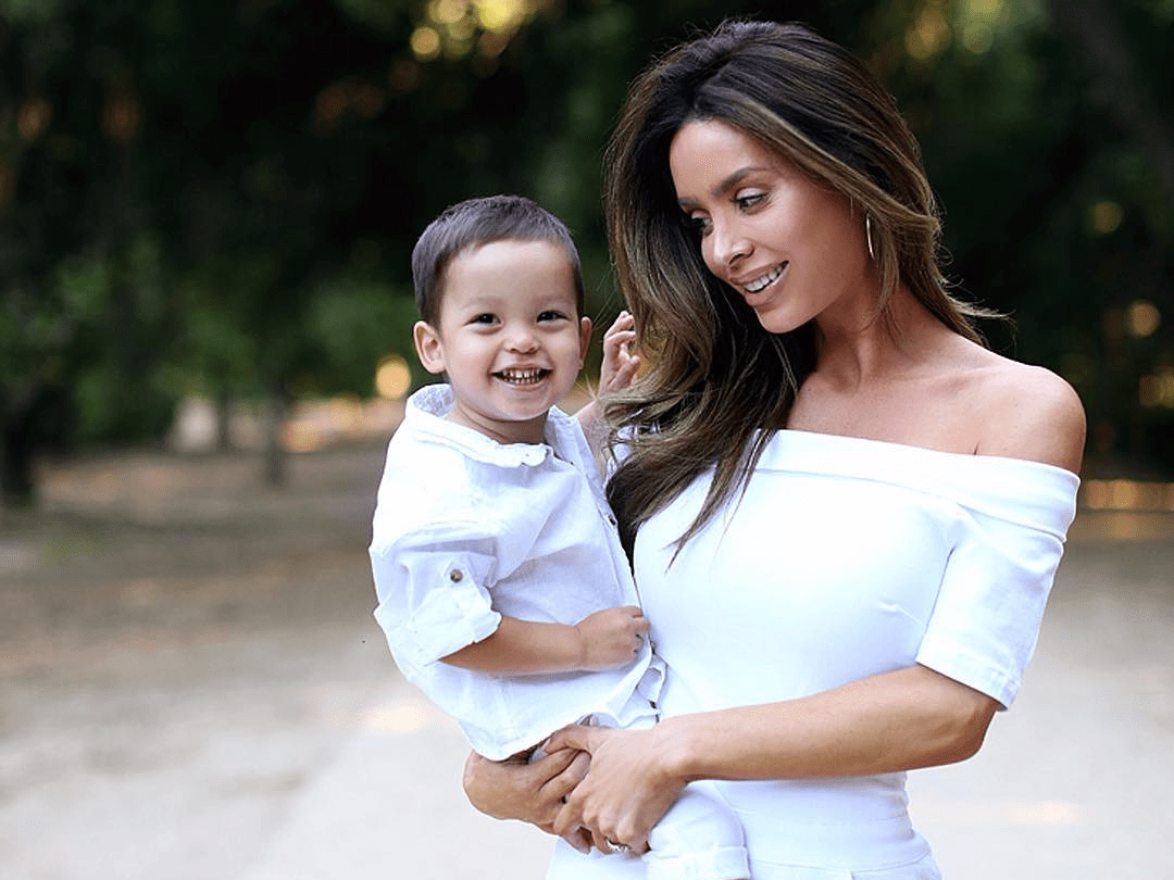 'SixPack Mom' Posted Photos of Her Baby Bump