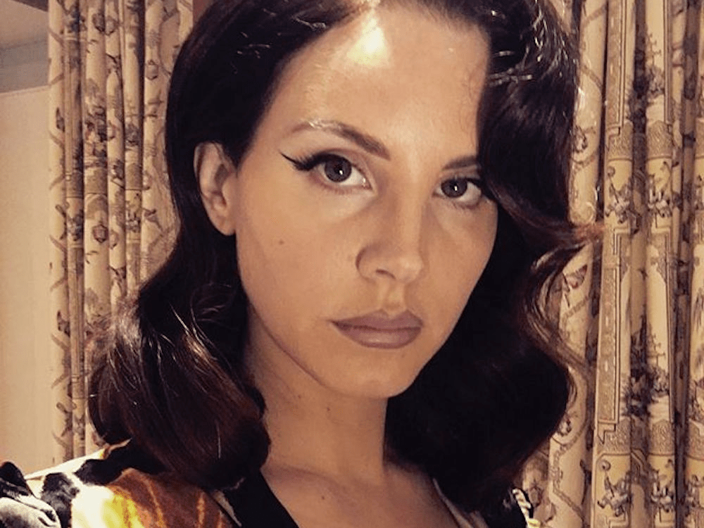 Lana Del Rey Looks Like A Different Person In A New Picture
