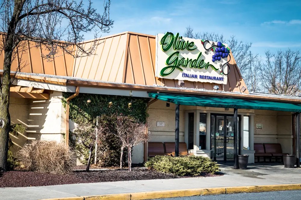 A white woman demanded a nonblack server at Olive Garden. A manager