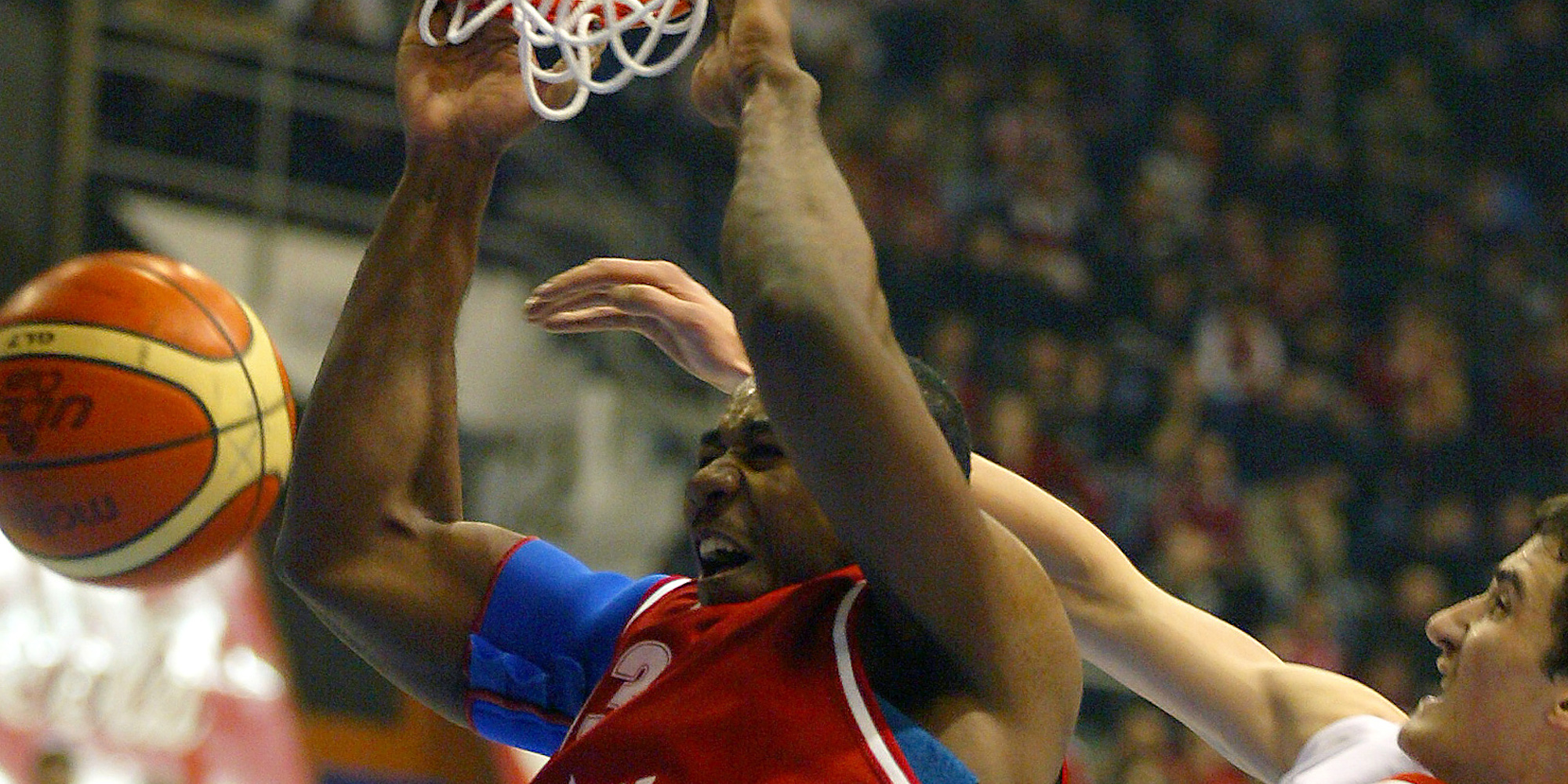 David Simon Banned From Basketball in South Korea As He's Too Tall