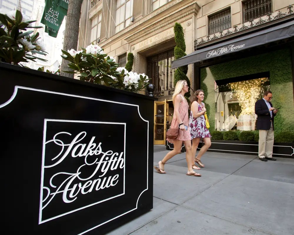 Saks Fifth Avenue's Split at Odds With Consumer Shopping