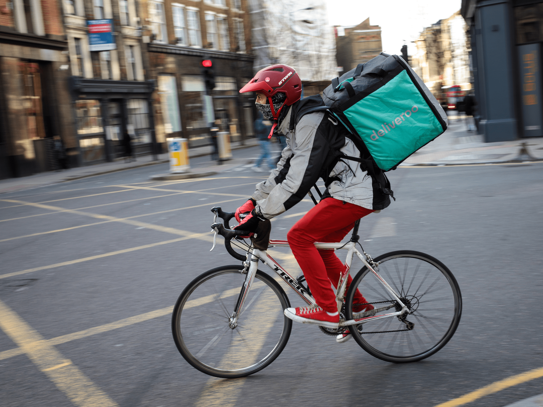 15 major chains like IHOP, Carl's Jr, and KFC are offering free delivery right now due to the