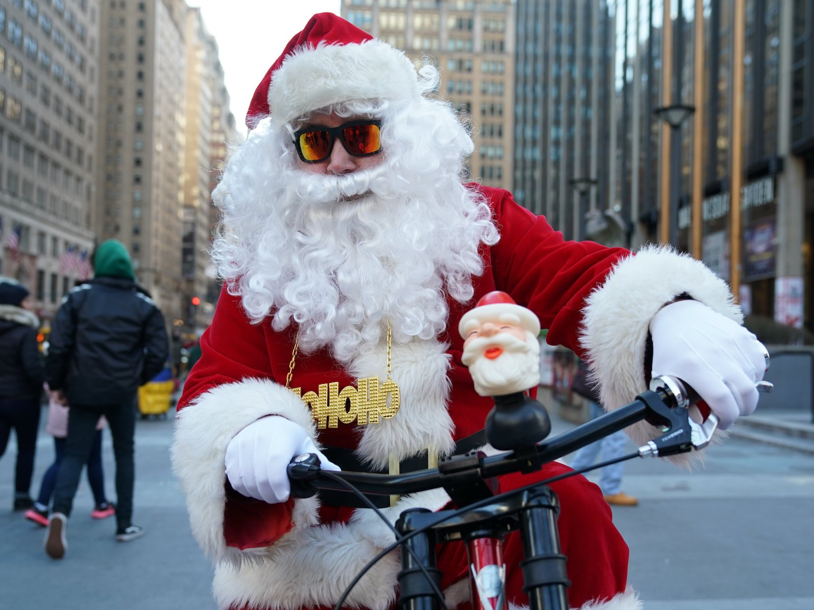 Do You Tip Your Mail Carrier At Christmas? A Guide To Holiday Gratuity