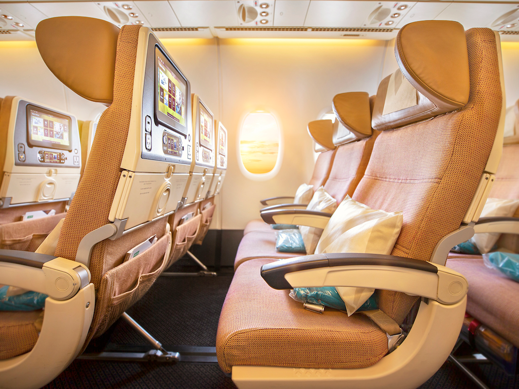 What airline has the roomiest coach seats? Leia aqui Which airlines