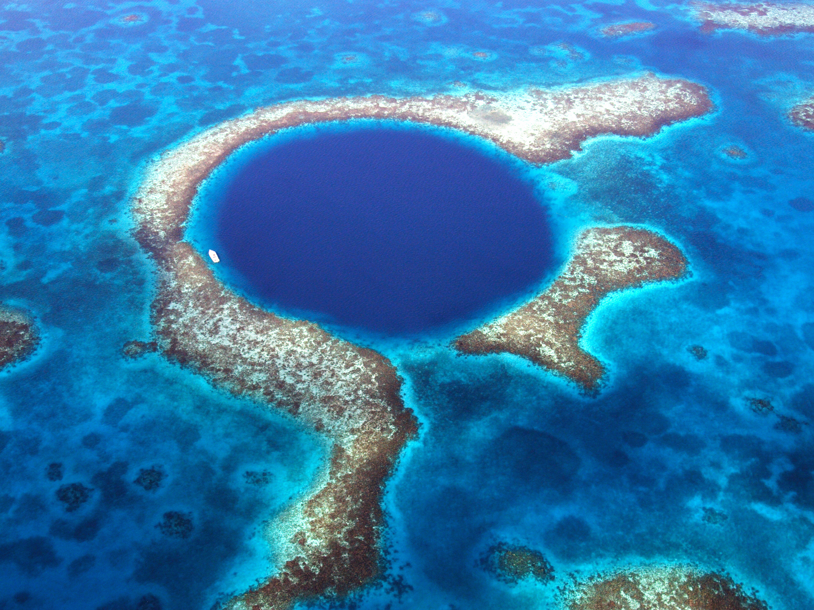 Here’s What They Found At the Bottom of the Great Blue Hole