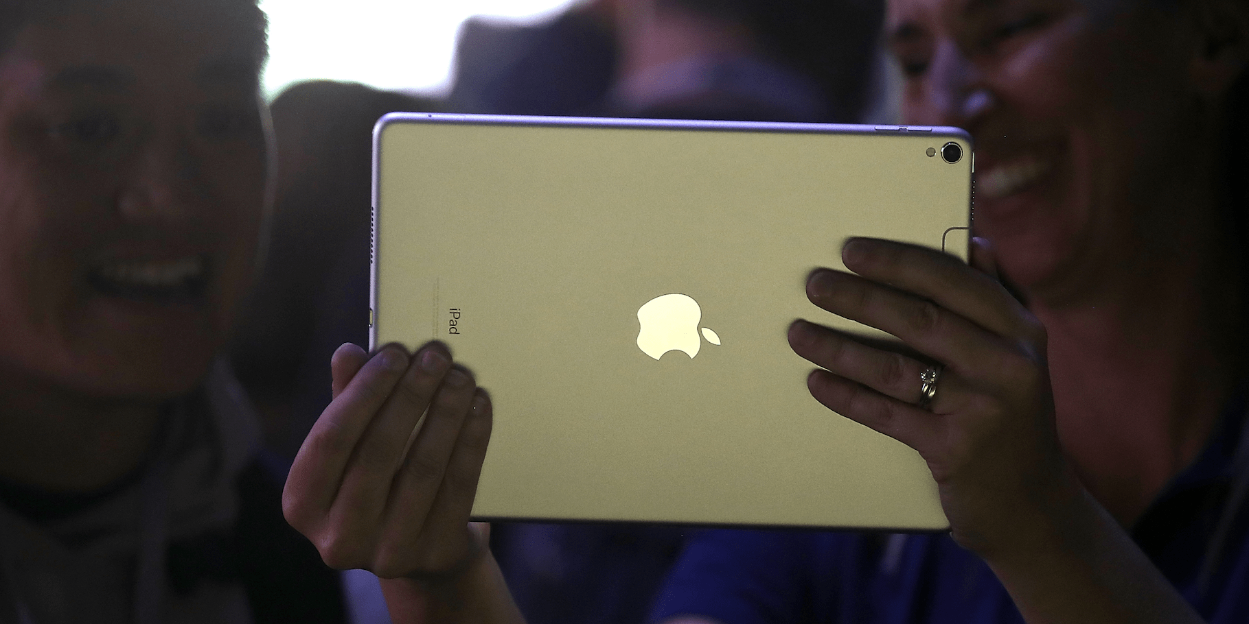 How to Download Movies and Other Videos Onto an iPad