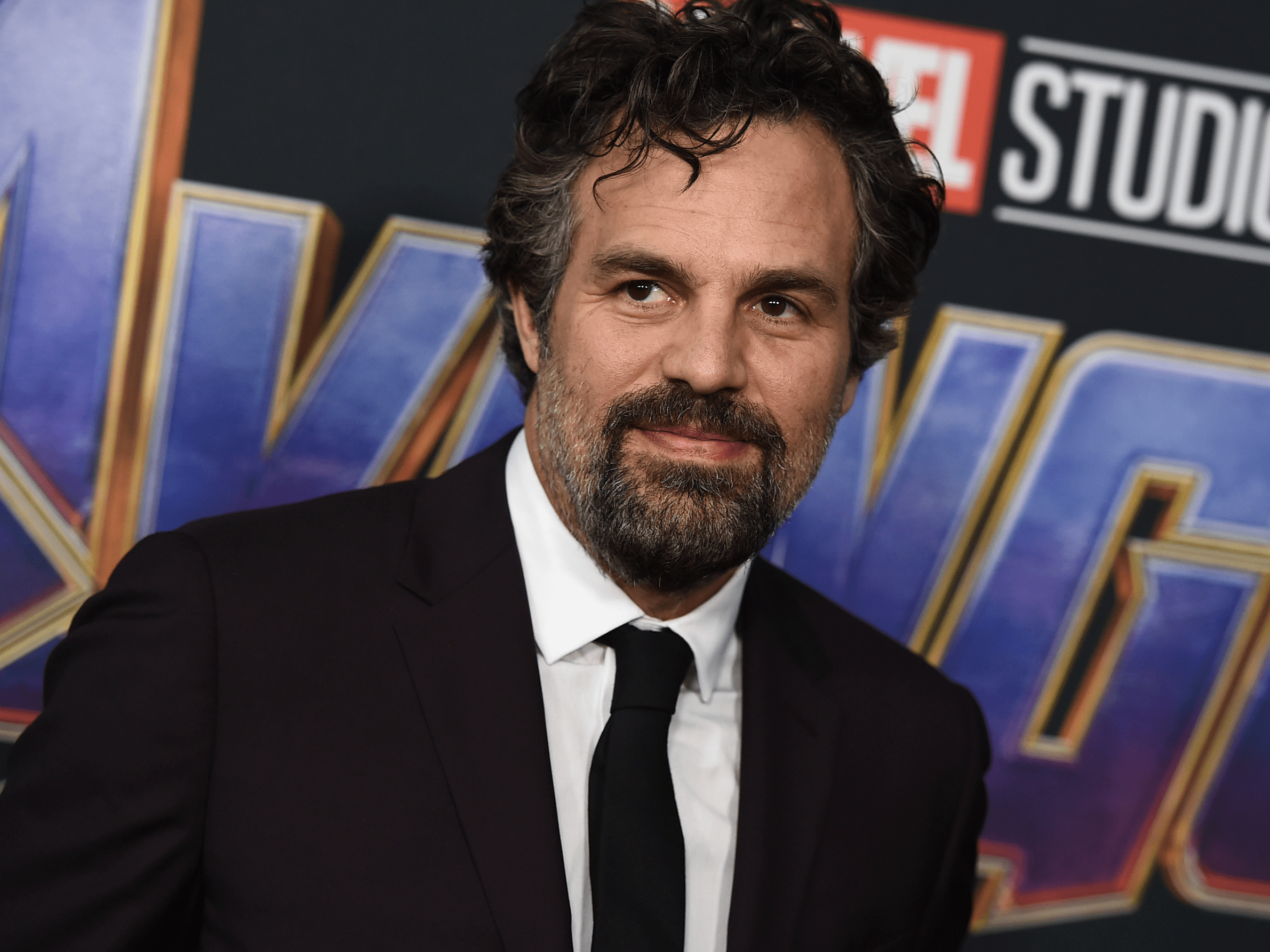 Mark Ruffalo Shared Photo of 'Avengers Endgame' Stars Ignoring No