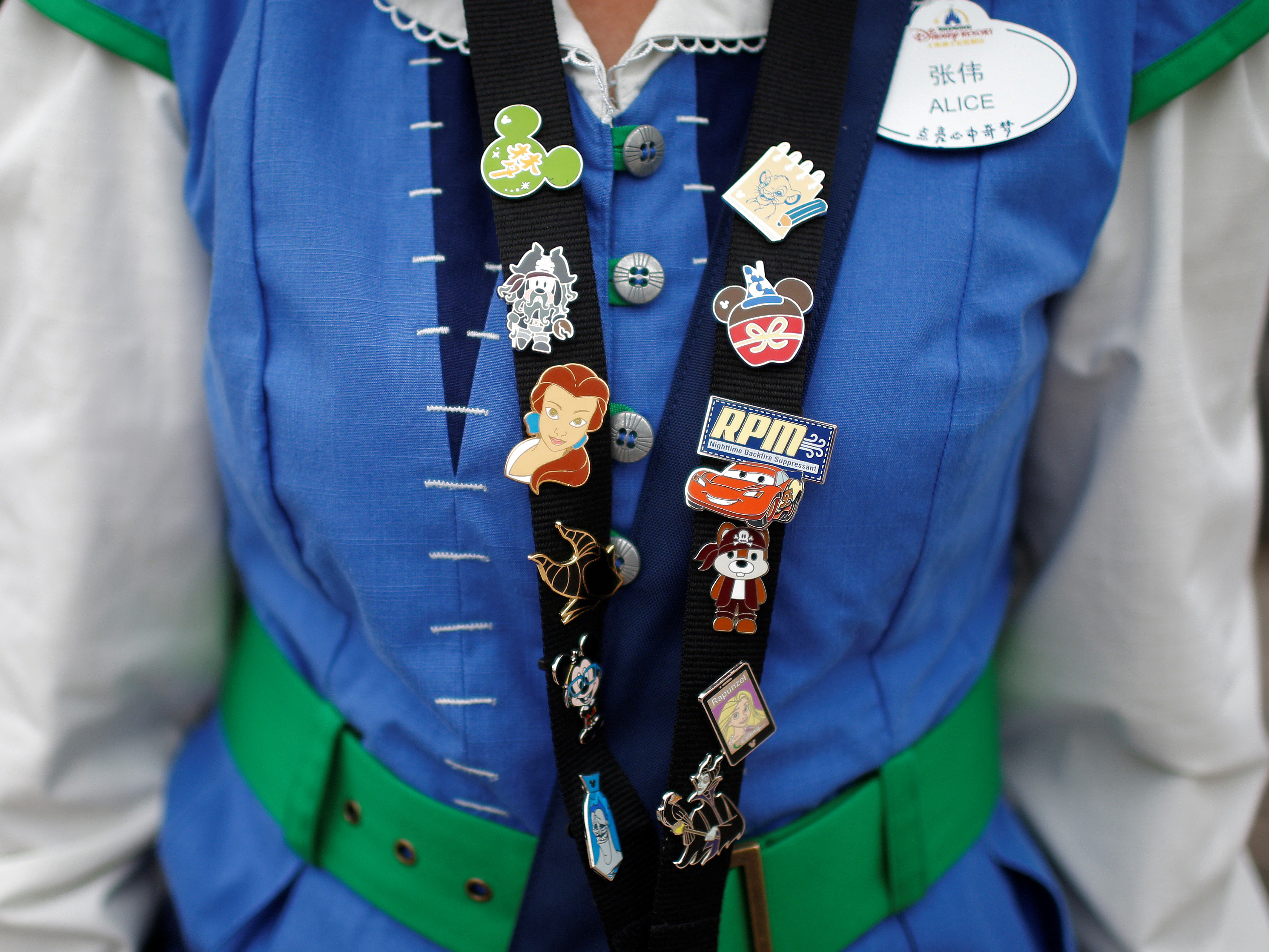 How much everyone gets paid at Disney parks Business Insider