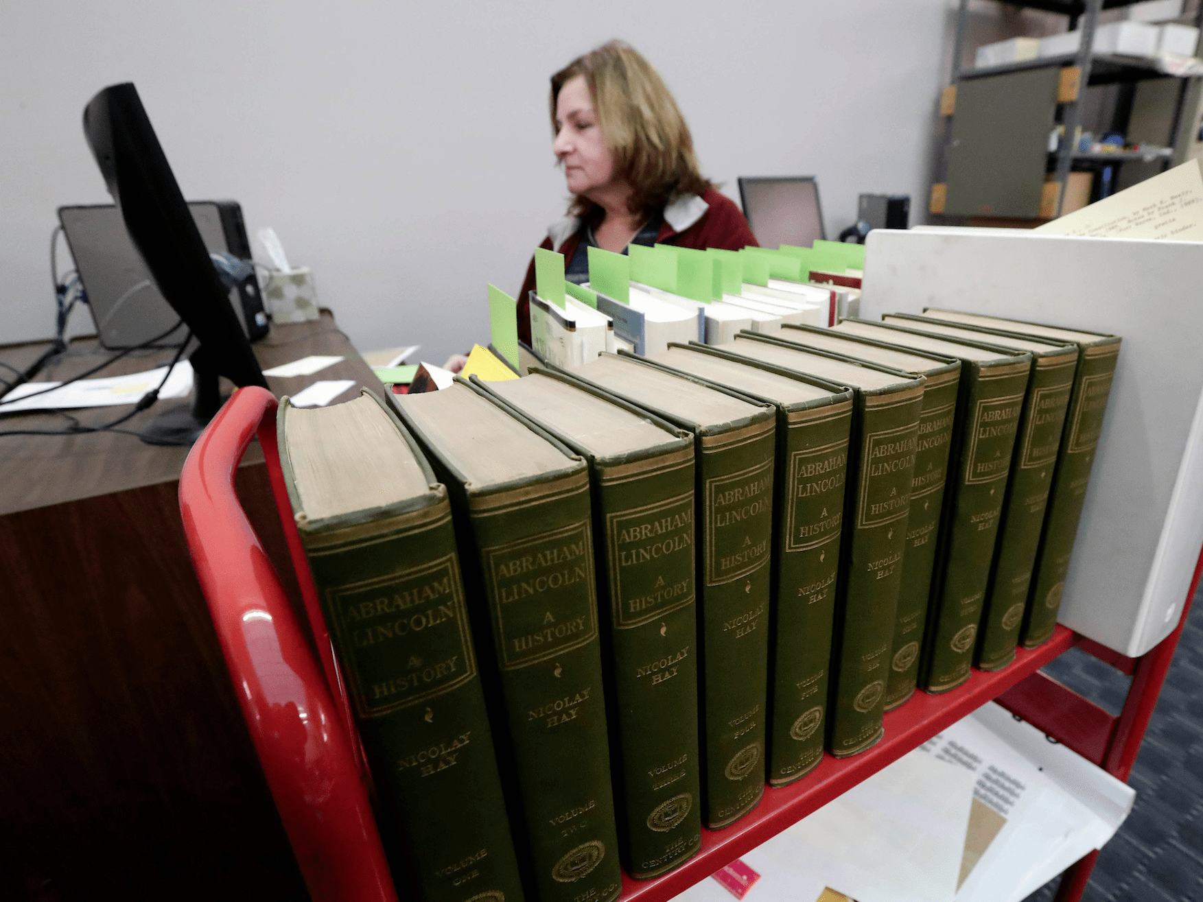 Reddit User Reveals They Saved More Than 7,000 by Joining the Library