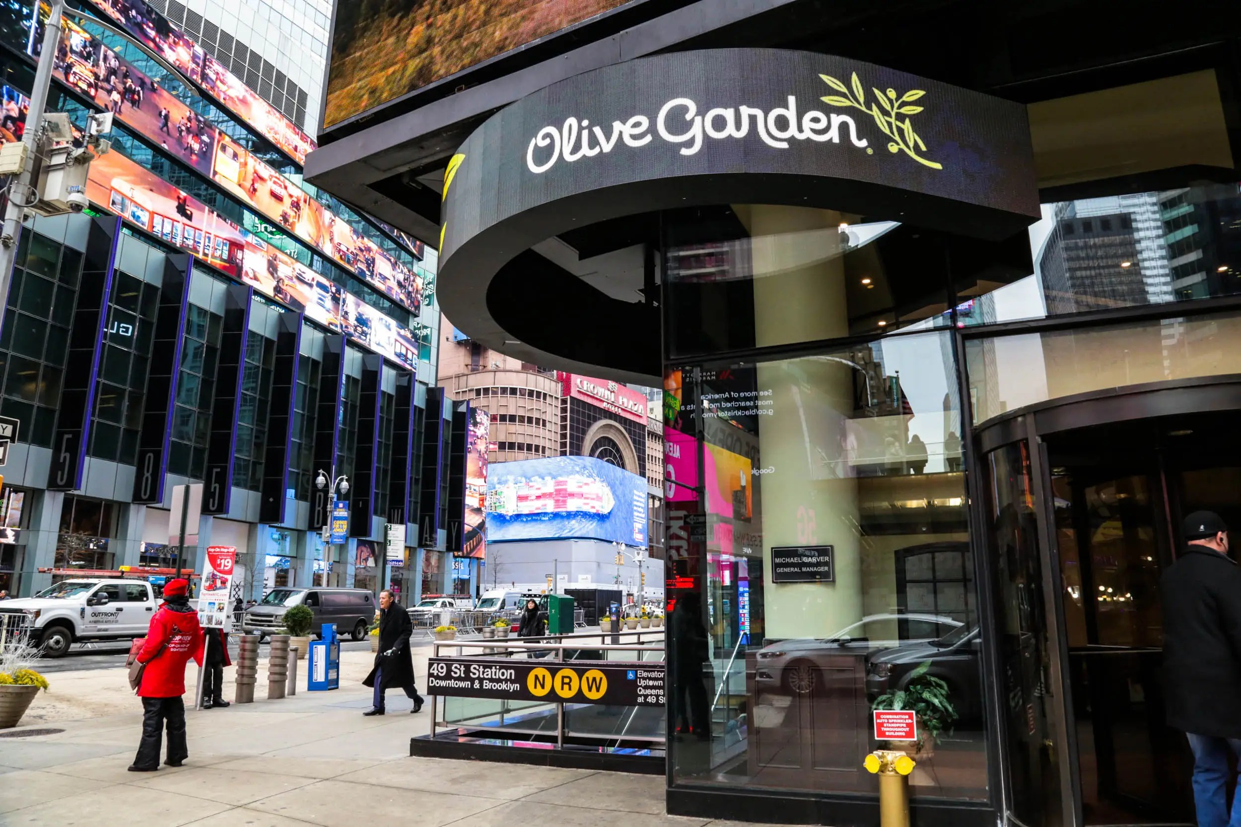 No, Olive Garden Did Not Revoke Sean Hannity's Lifetime Pasta Pass