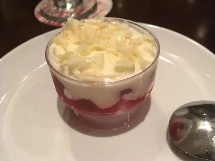 Employees share 5 of the best and 5 of the worst things to order at