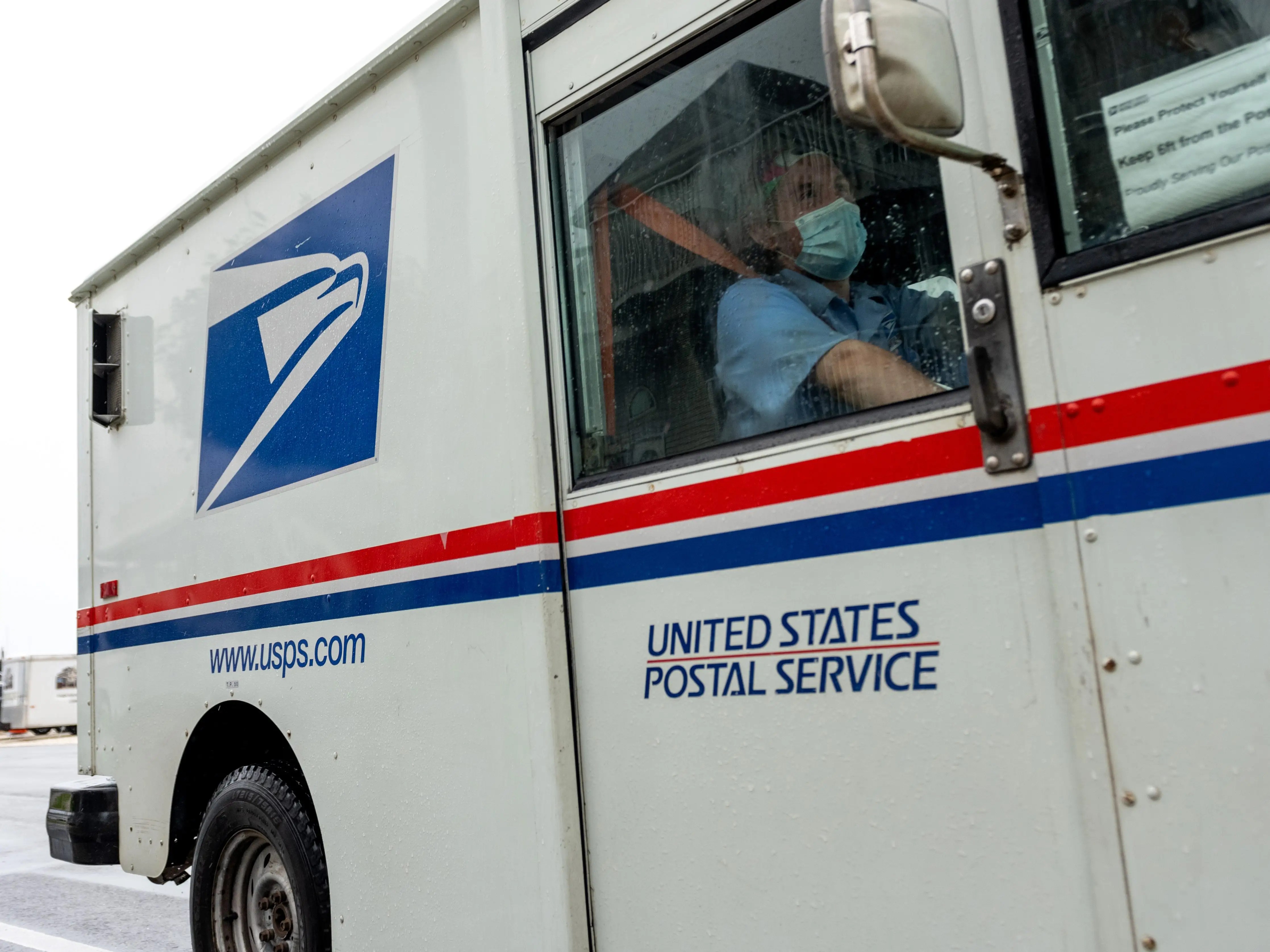 USPS told its postal police officers to stand down, igniting concerns