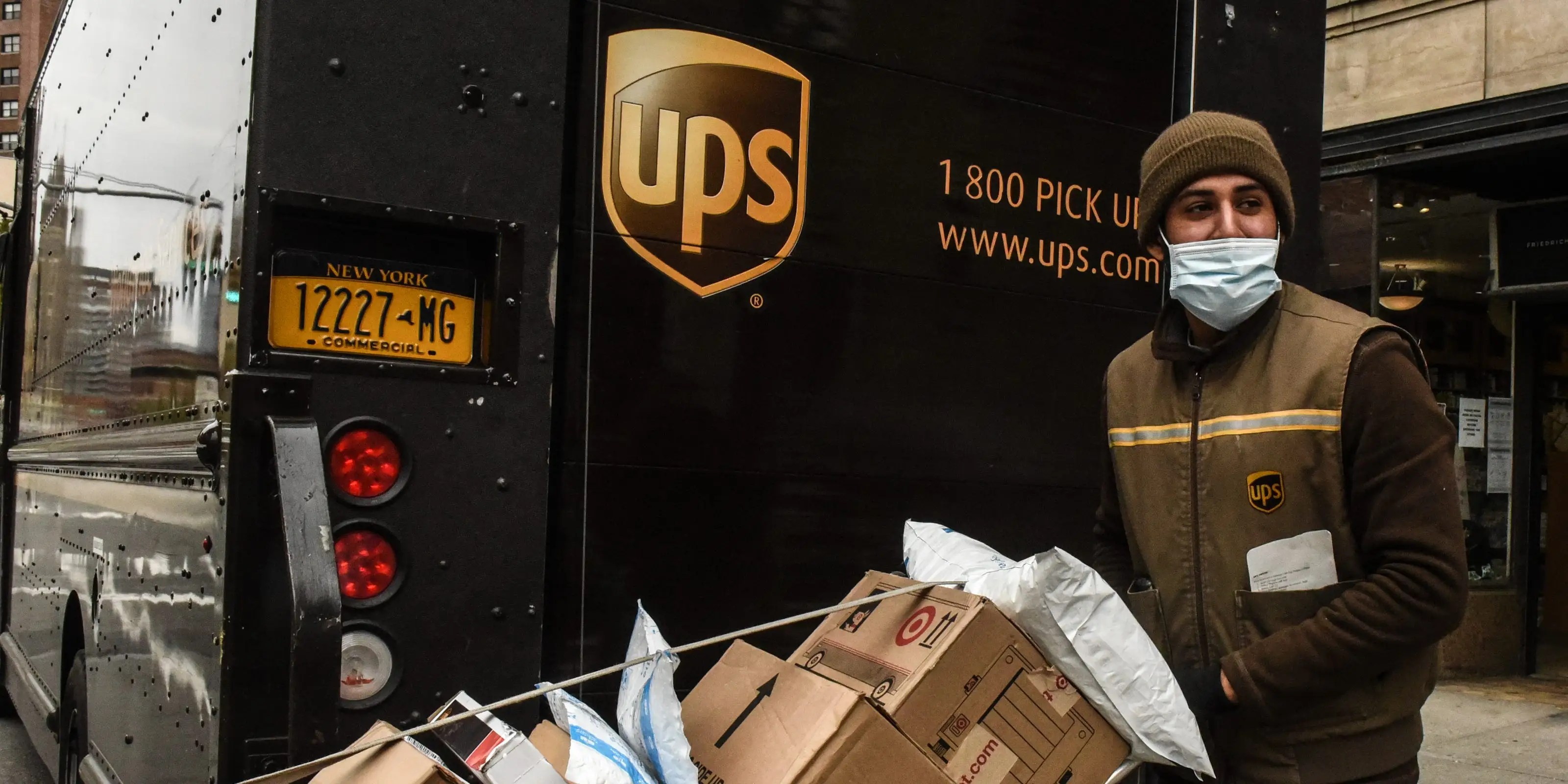 UPS to Hire 100,000 Seasonal Workers Amid Record Surge in Demand