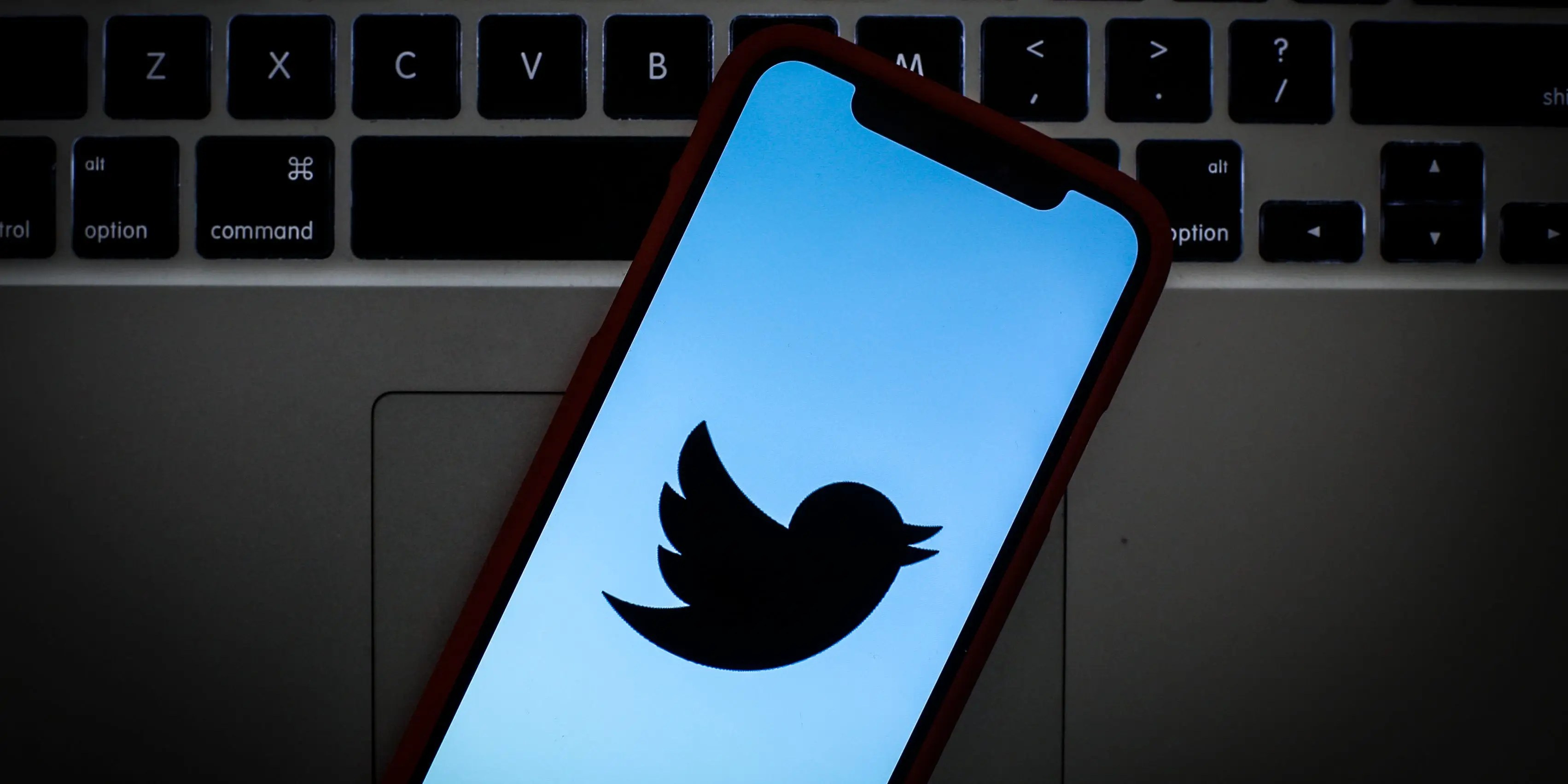 How to Make Twitter Appear in Dark Mode to Reduce Battery Strain