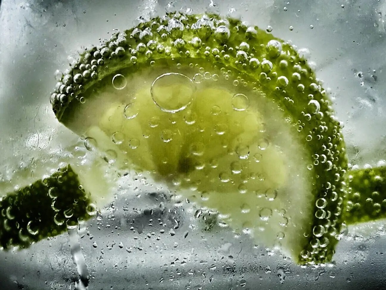 Some Sparkling Water Brands Contain Risky PFAS Chemicals Report Business Insider