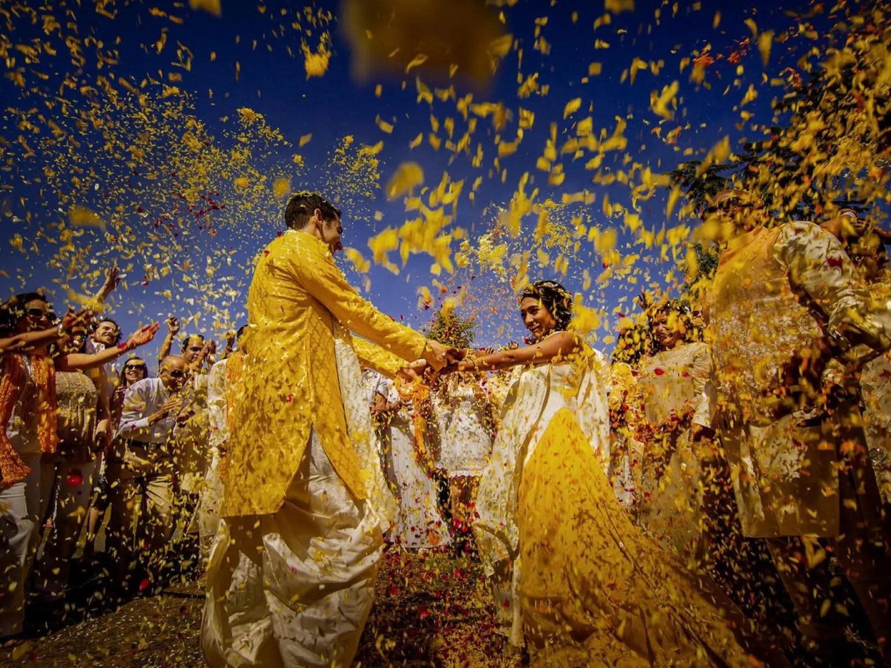 The best candid wedding photos taken in 2020, so far
