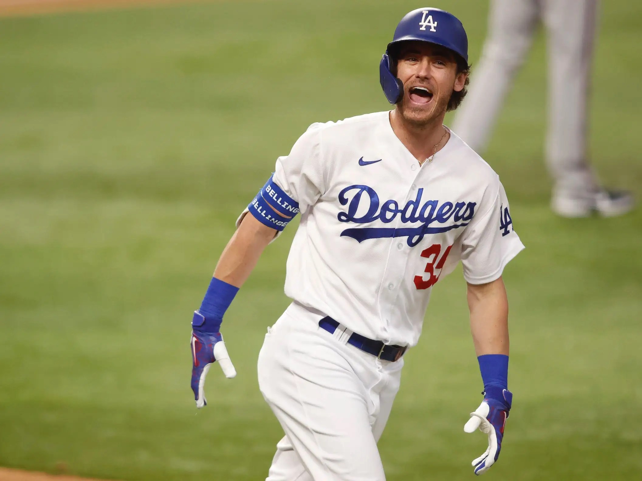 VIDEO Cody Bellinger Shoulder Dislocation During Home Run Celebration