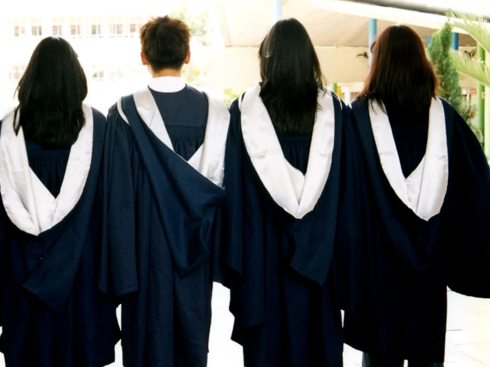 4 things to do today to save money if you want to go to grad school in