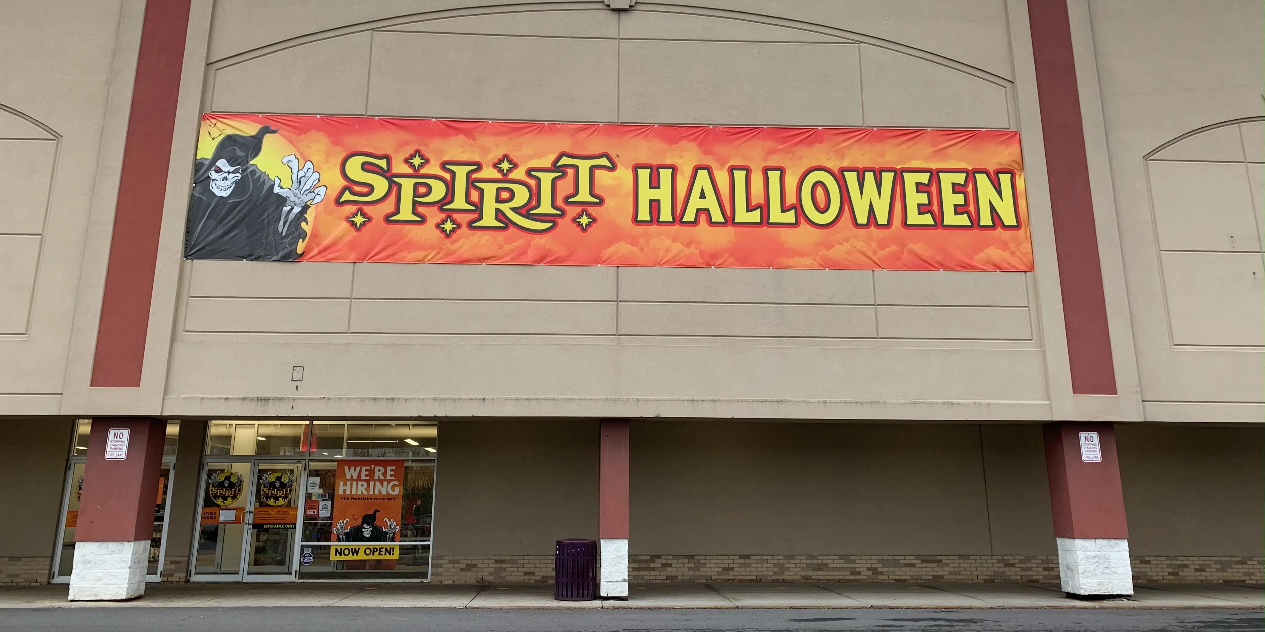 I'm an American in the UK who loves Halloween. If you're here for the