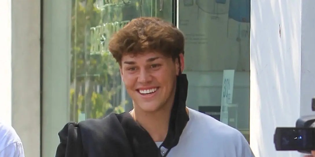 Noah Beck Defends Bahamas Trip After Backlash From Fans Business Insider