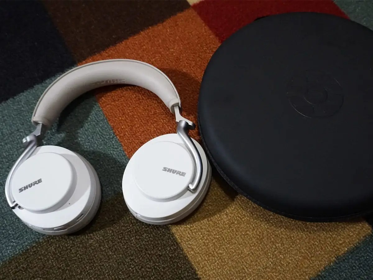 Shure's 299 wireless headphones can't match the noisecancelling