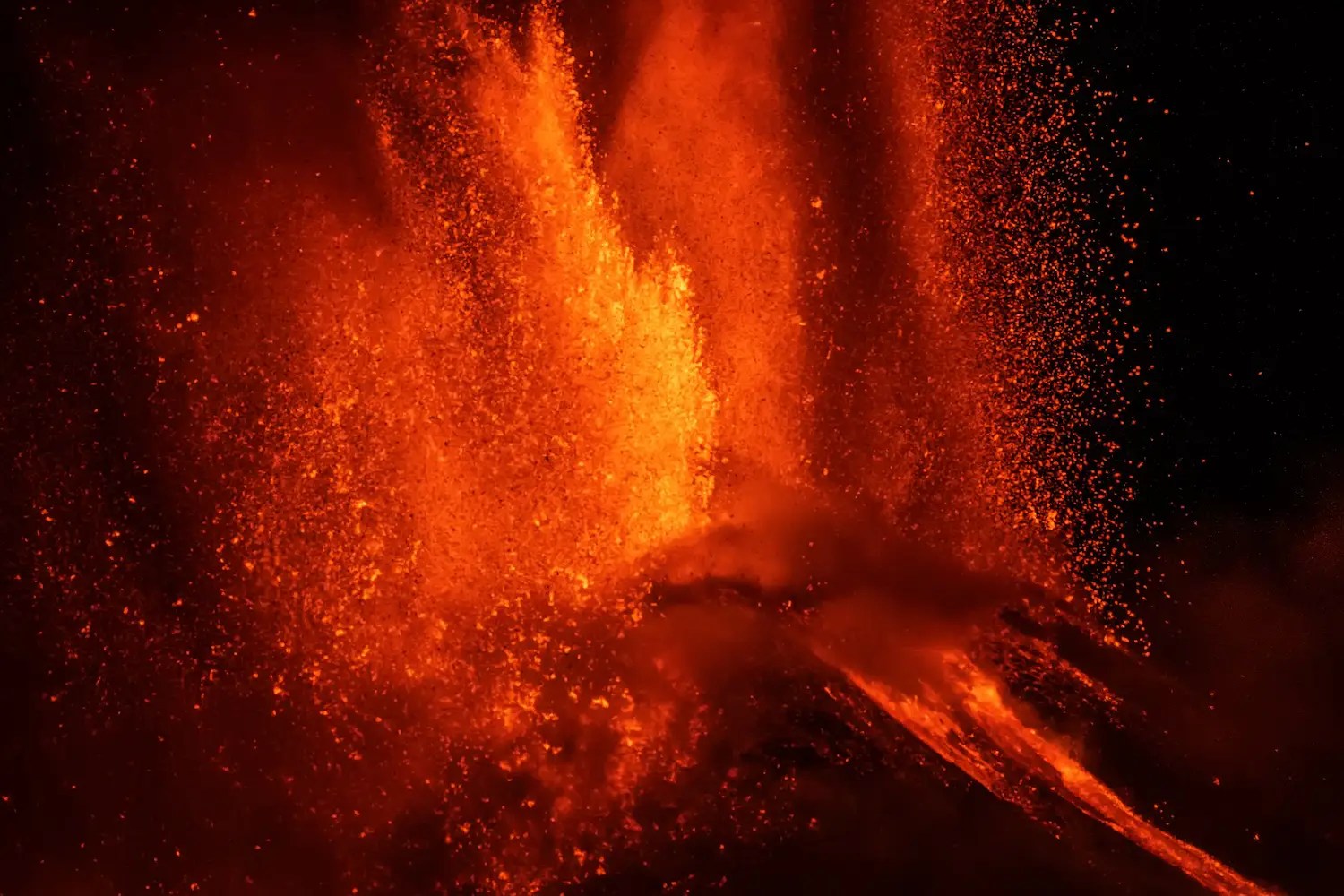 Incredible photos show the dramatic eruption of Mount Etna, Europe's