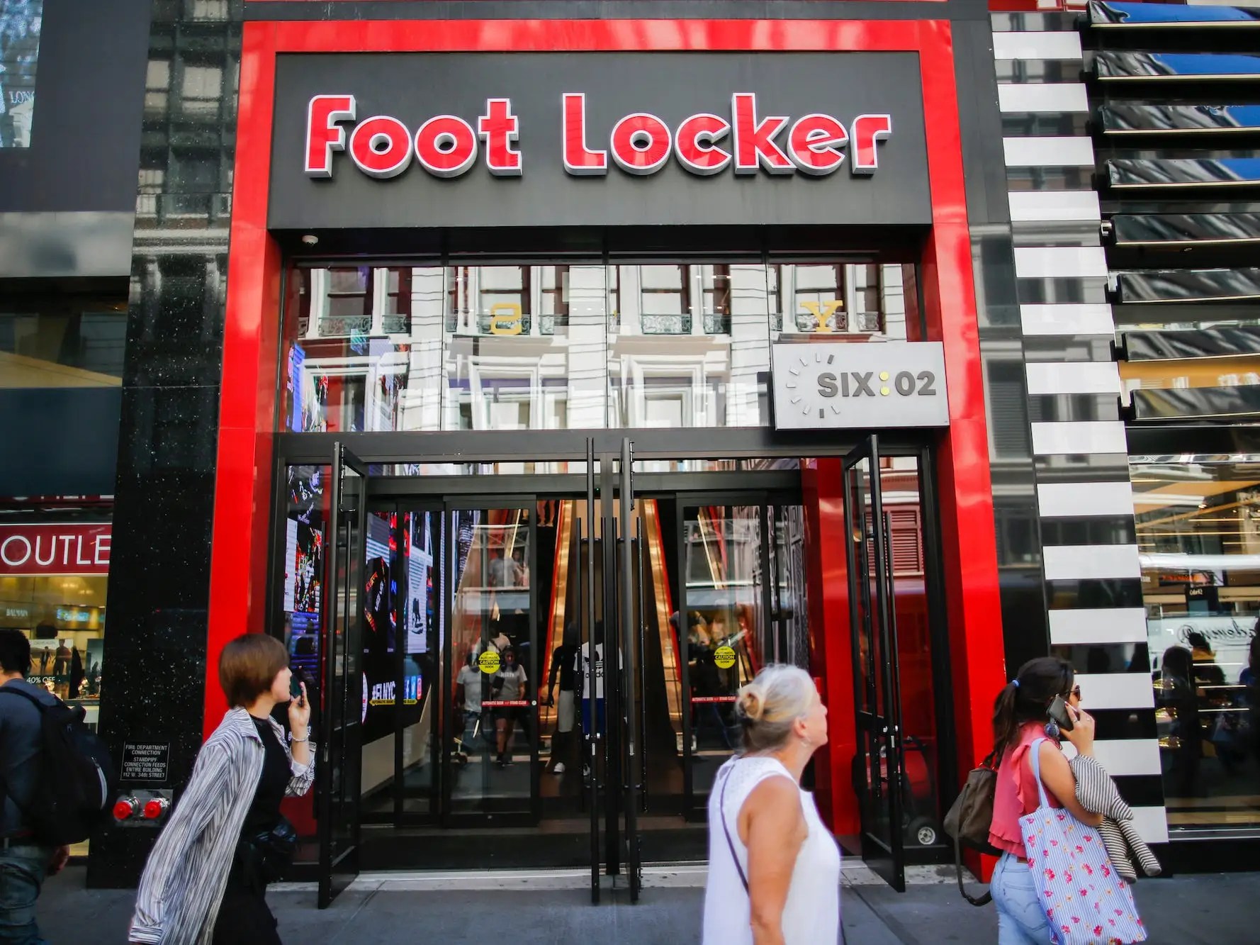 Foot Locker Rolls Out New D&I Plan As CEO Calls on Sneaker Industry Business Insider