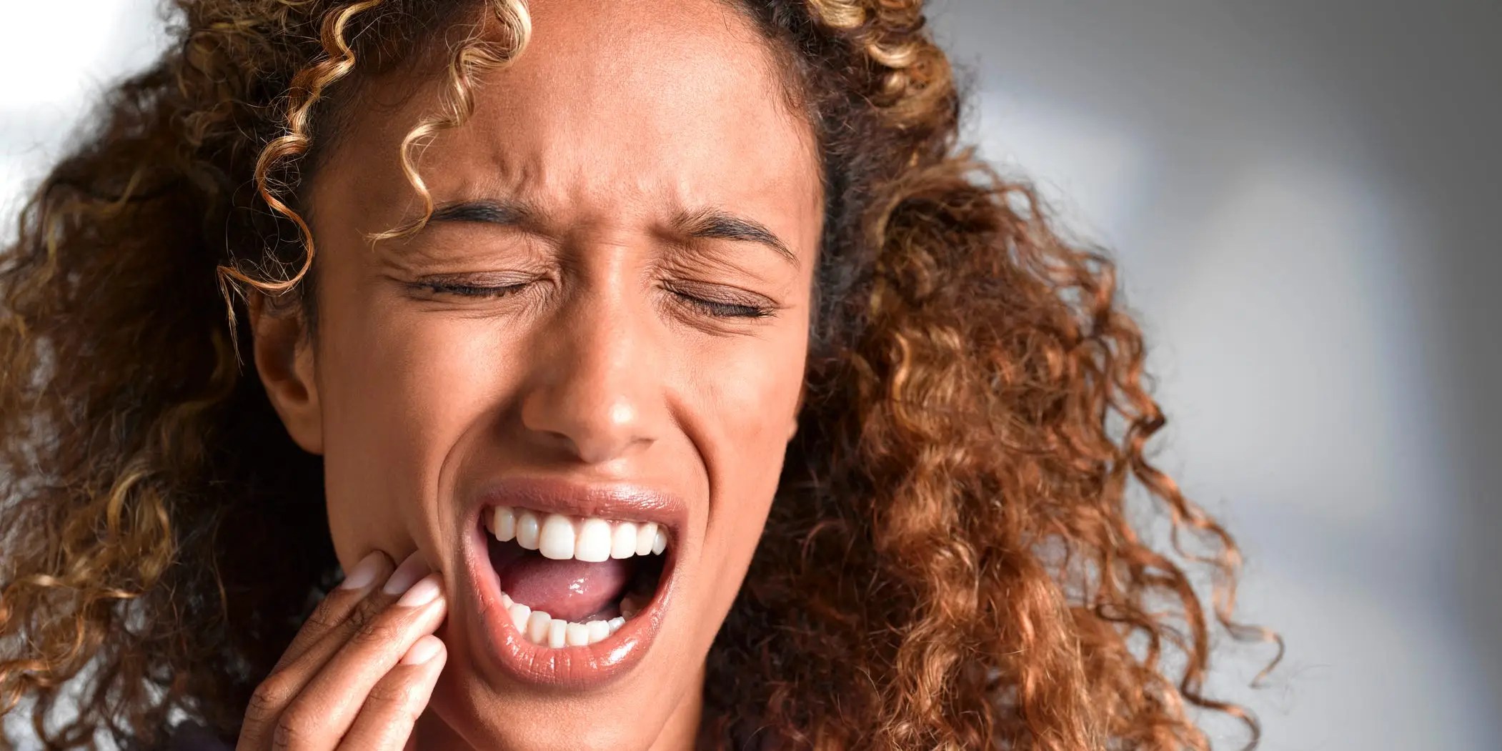 6 reasons why your teeth may be hurting