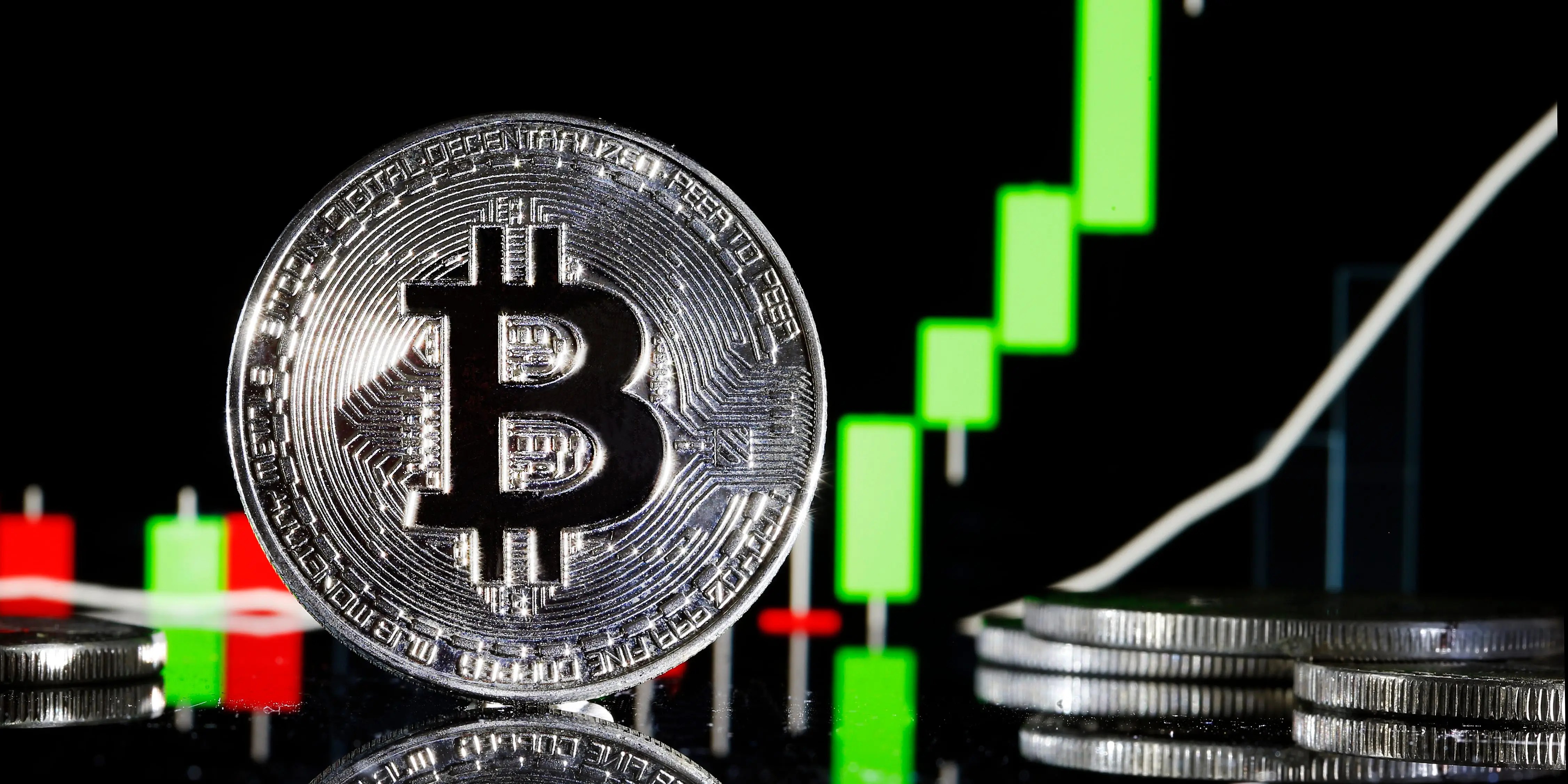 Trading of first bitcoin ETF slows in Canada after a roaring debut for