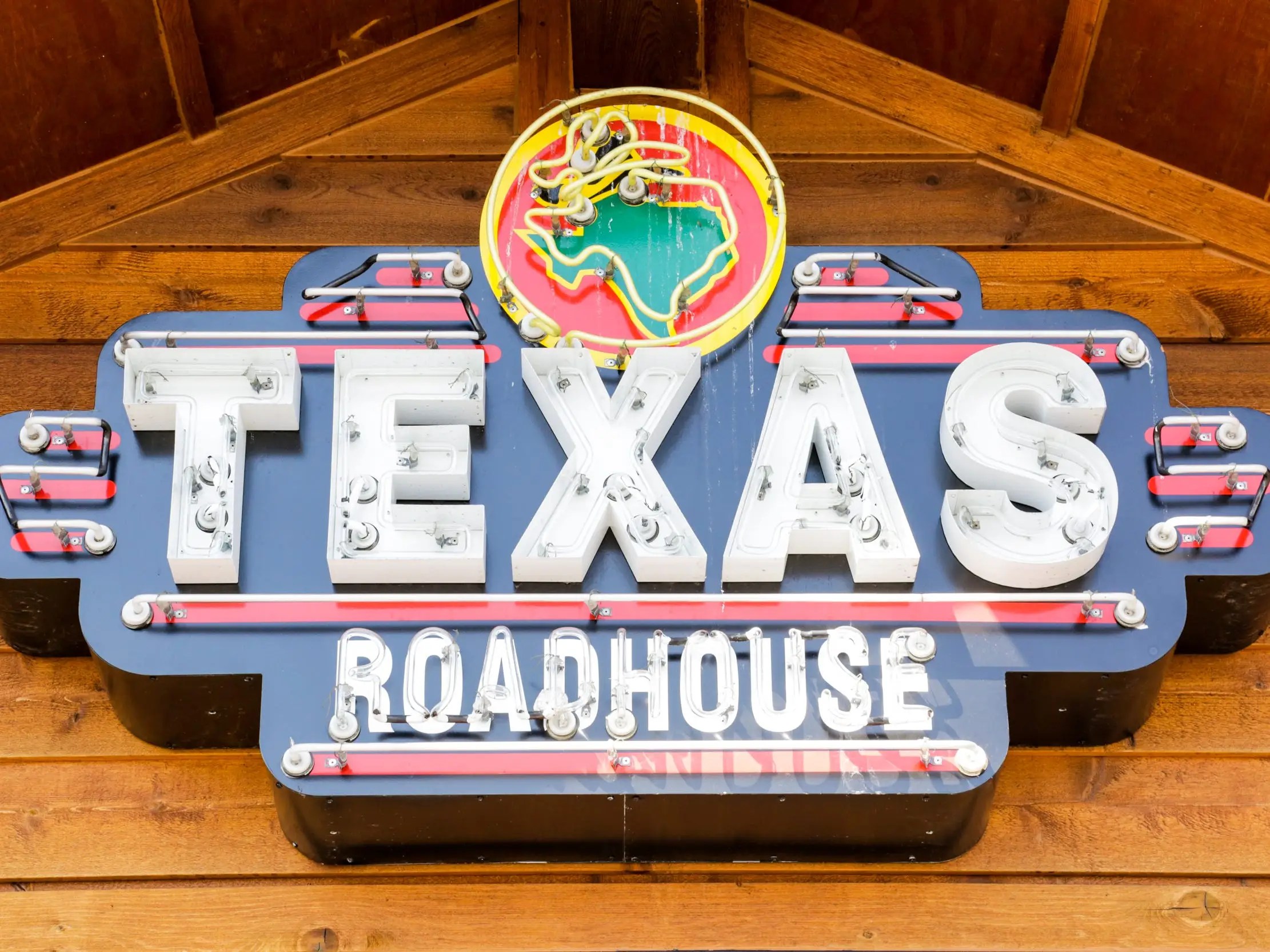 Meet the average Texas Roadhouse customer, who loves steak and spends