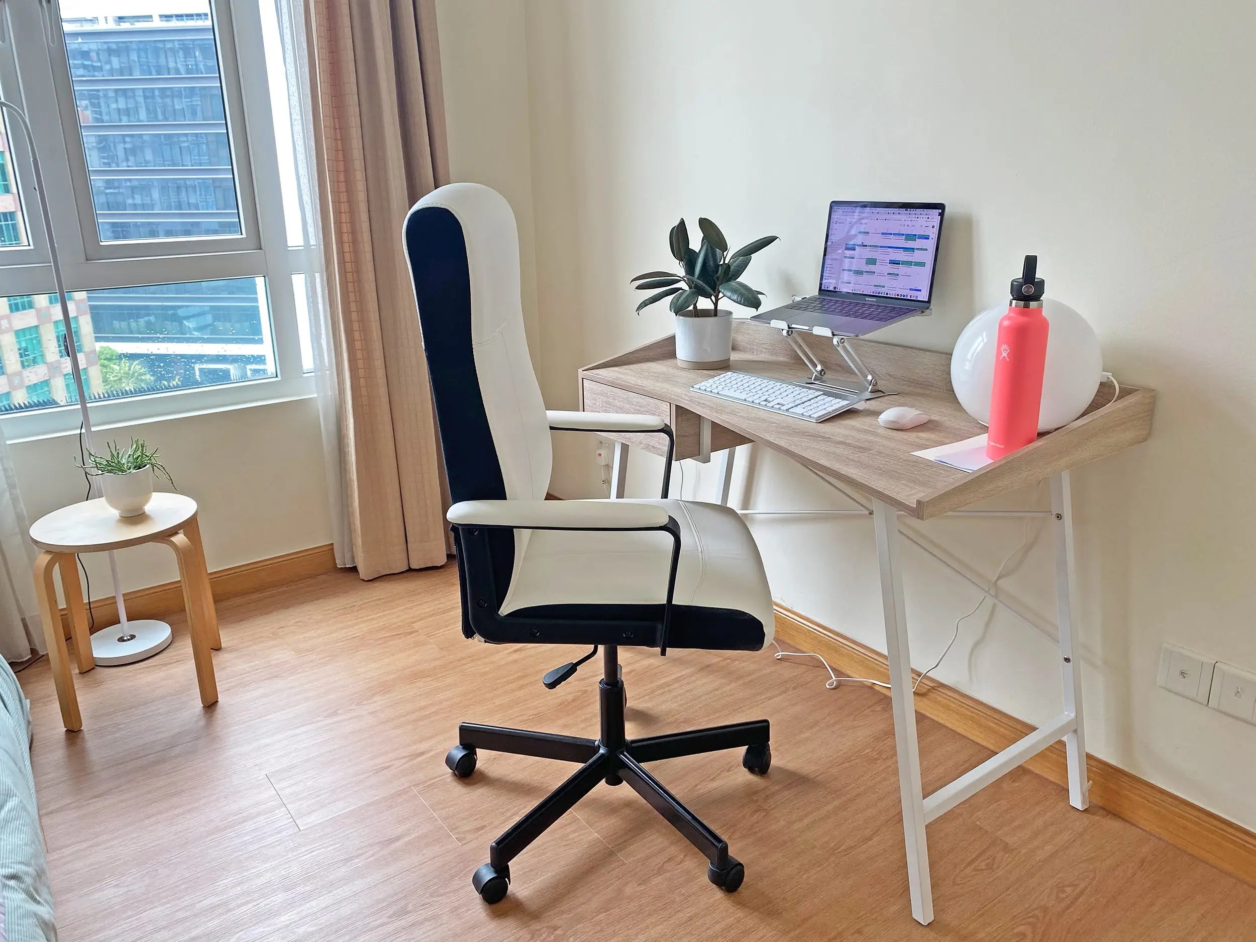 I Live in Singapore. Here's Why I Love the Hybrid Work Model