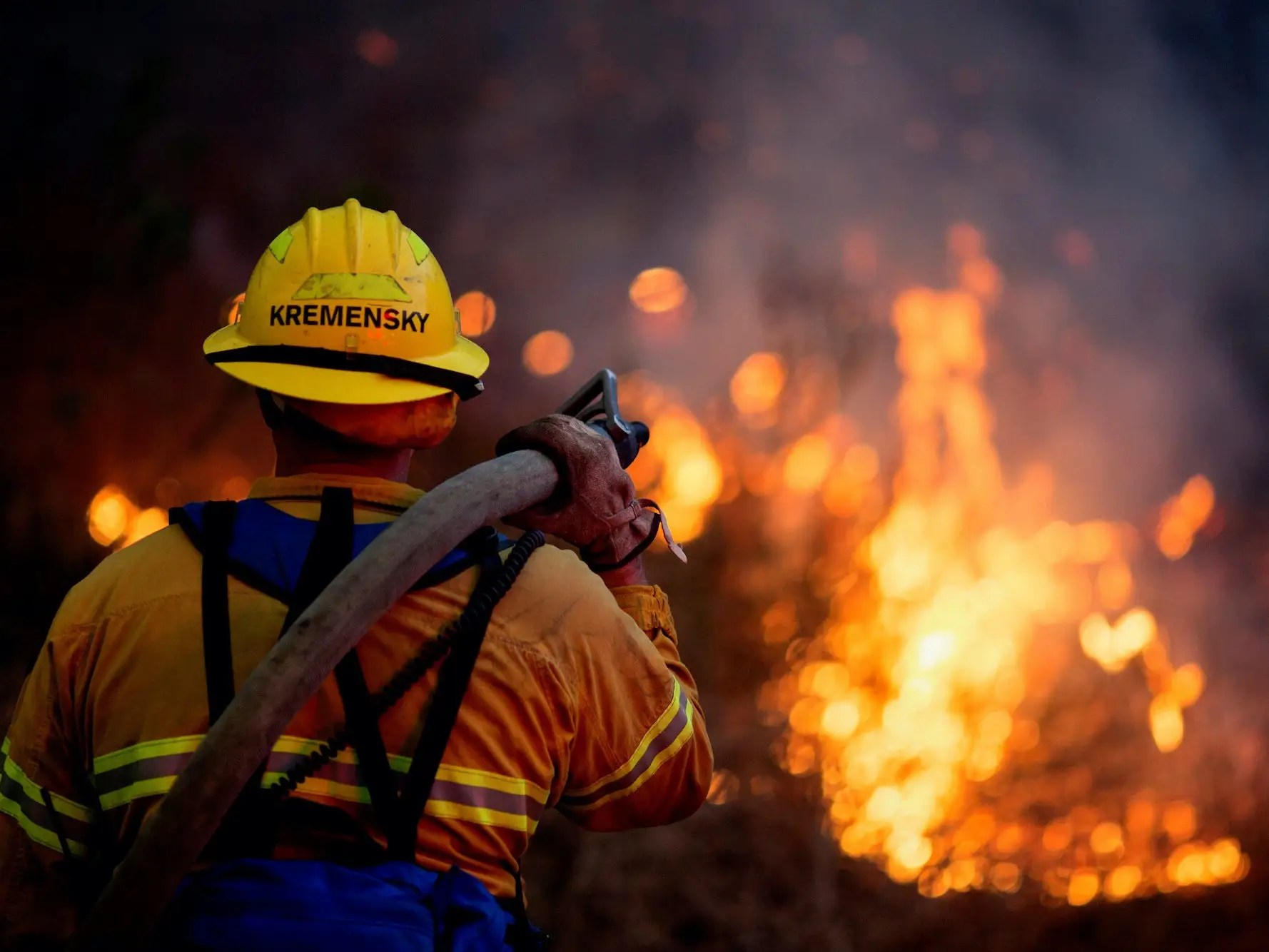 This Is How Much Nurses, Police, Emts, And Paramedics Earn