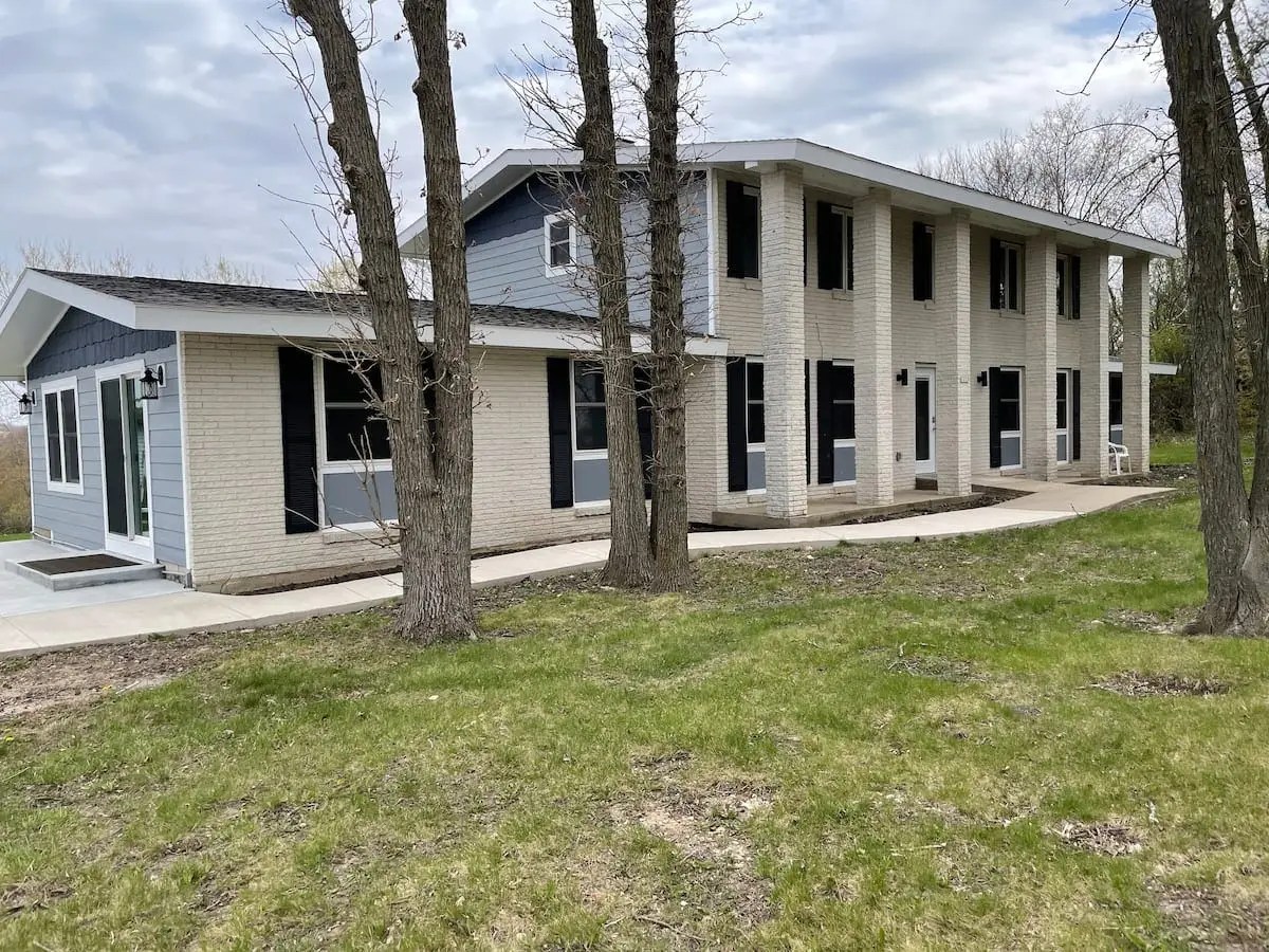 Airbnb Host Rakes in 69,000 for Unfurnished Home Ahead of Busy Summer