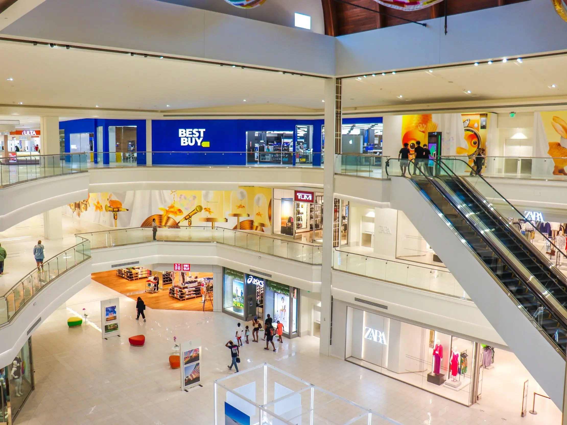 I went to American Dream, the behemoth New Jersey mall with 2 theme