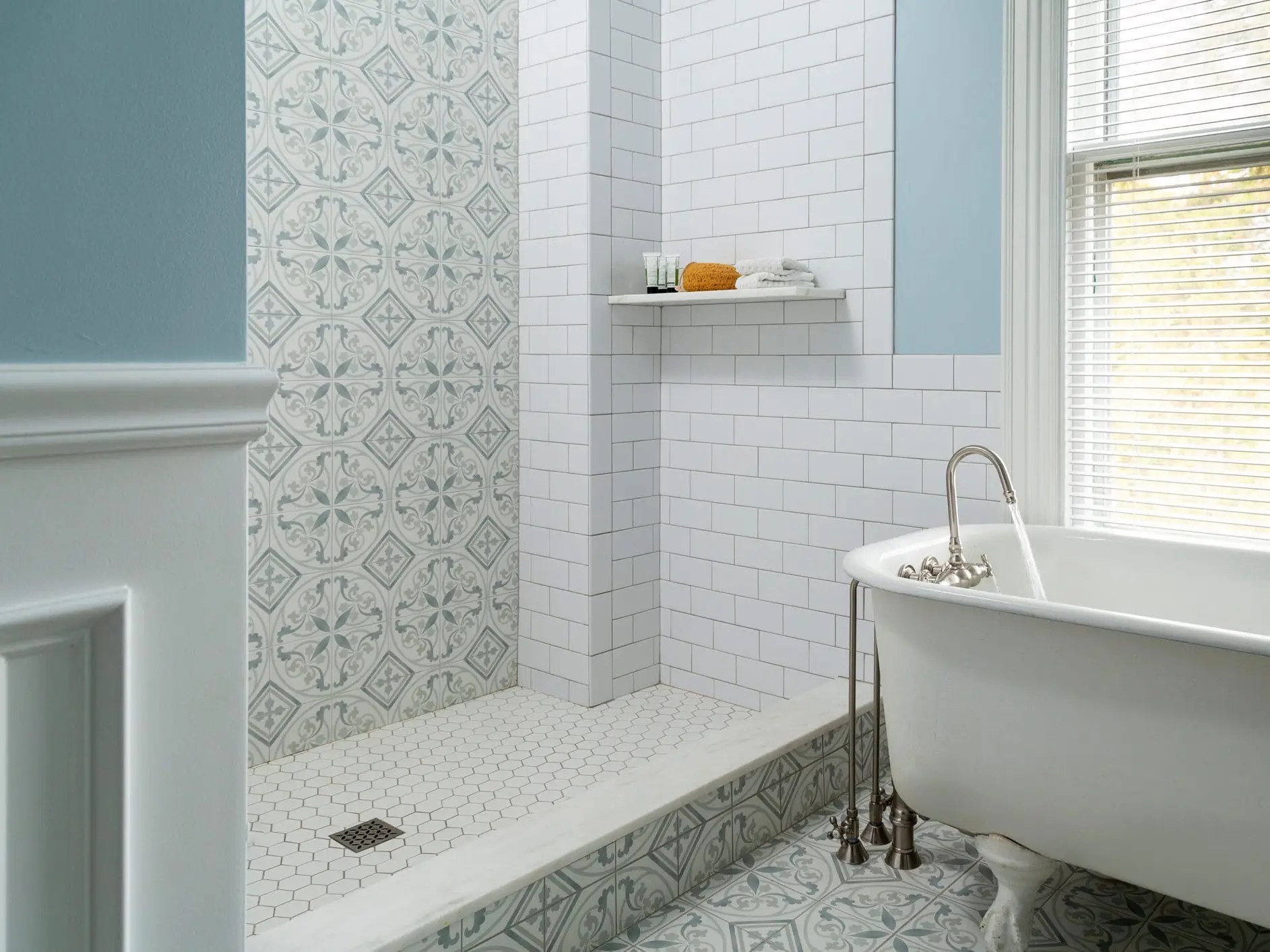 Small Bathroom Tile Ideas Photos Everything Bathroom