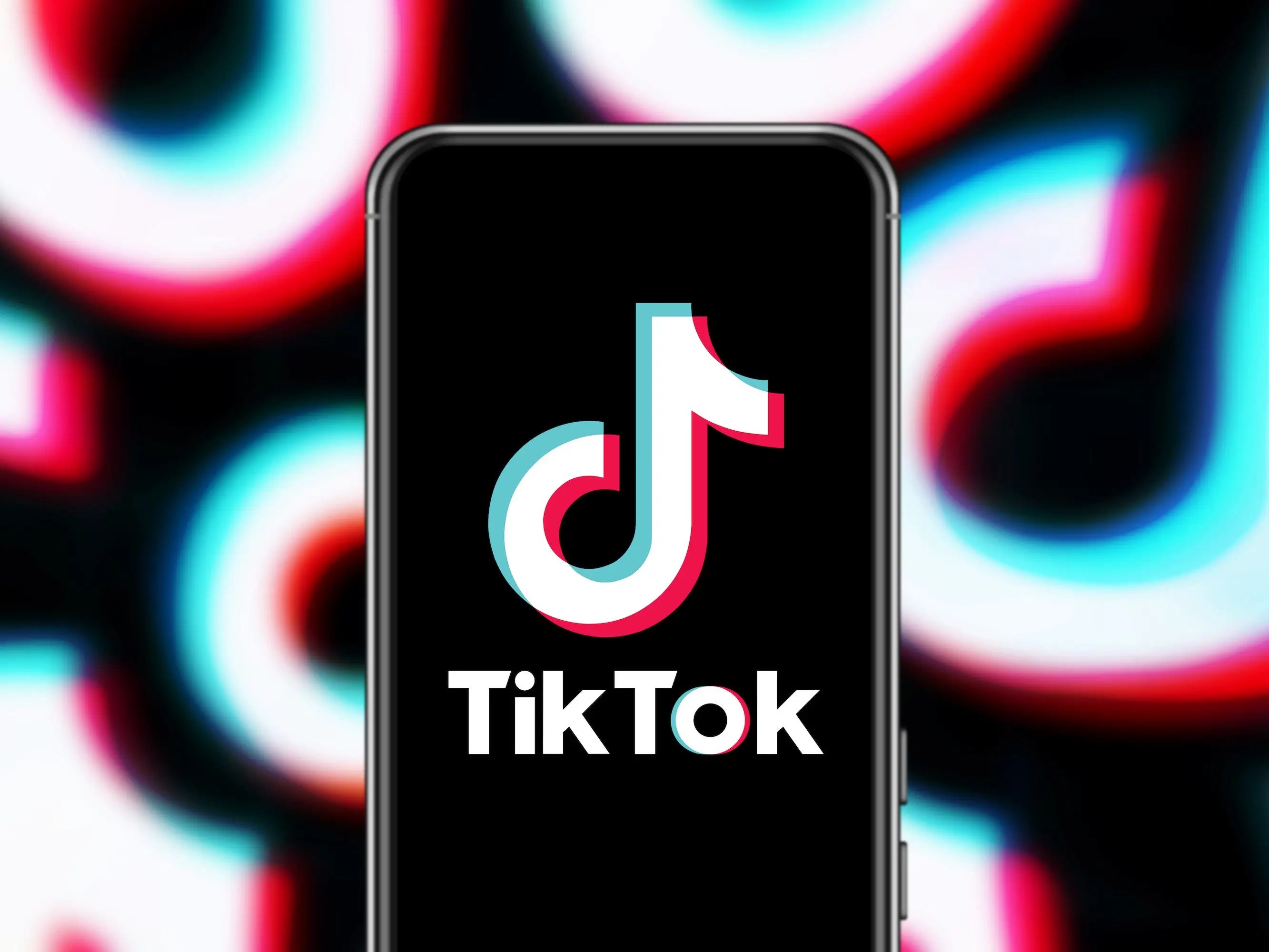'Hellmaxxing' TikTok: Joke Riffs on Parents Blaming App for Trends