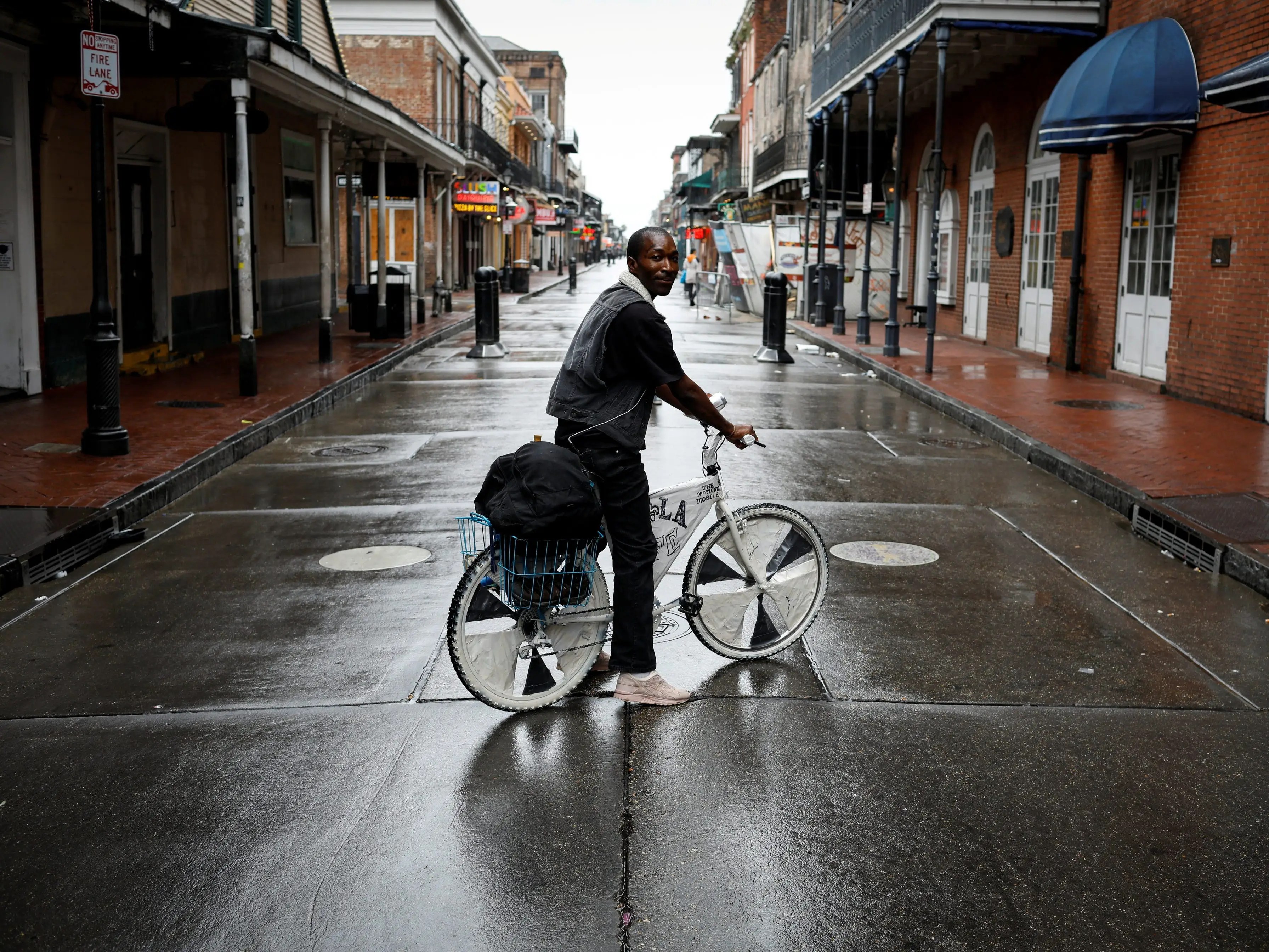 Watch this live video of Hurricane Ida striking New Orleans