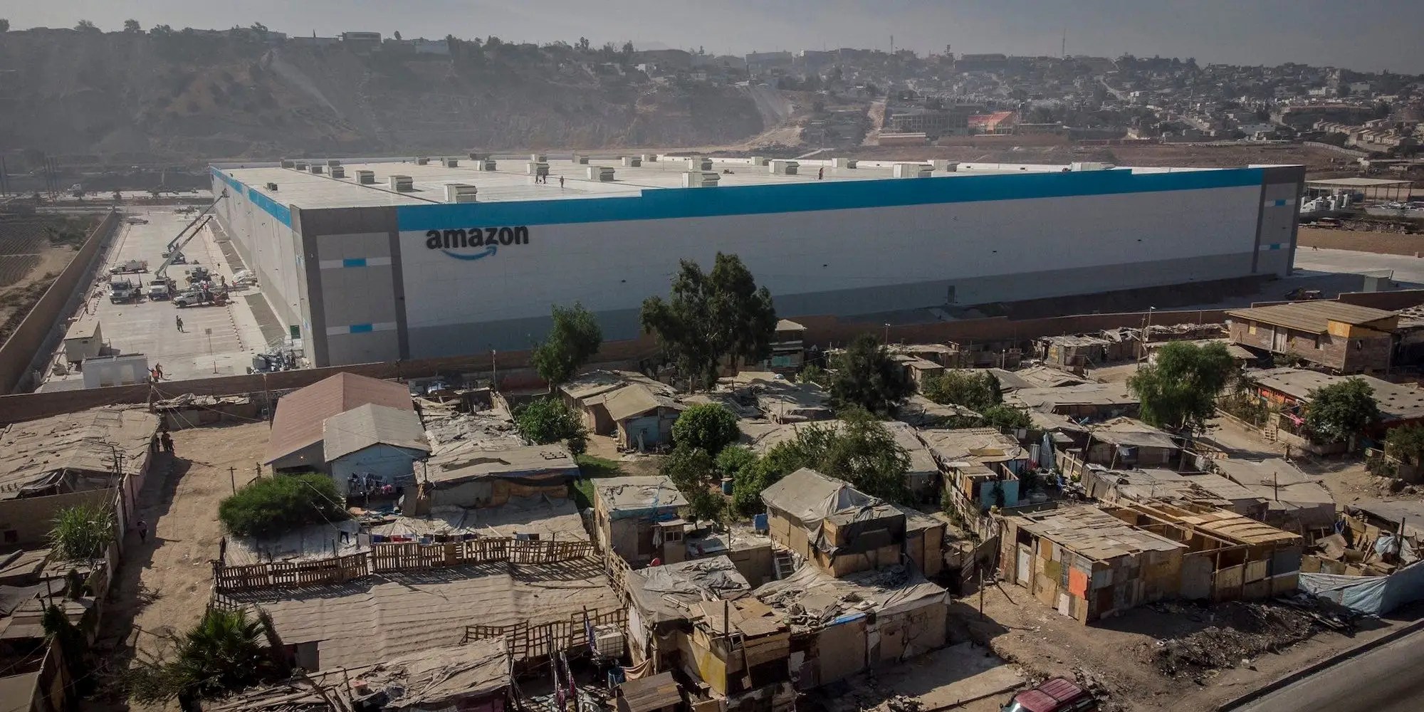 Photos of Amazon Center in Mexico Contrast With Surrounding Housing