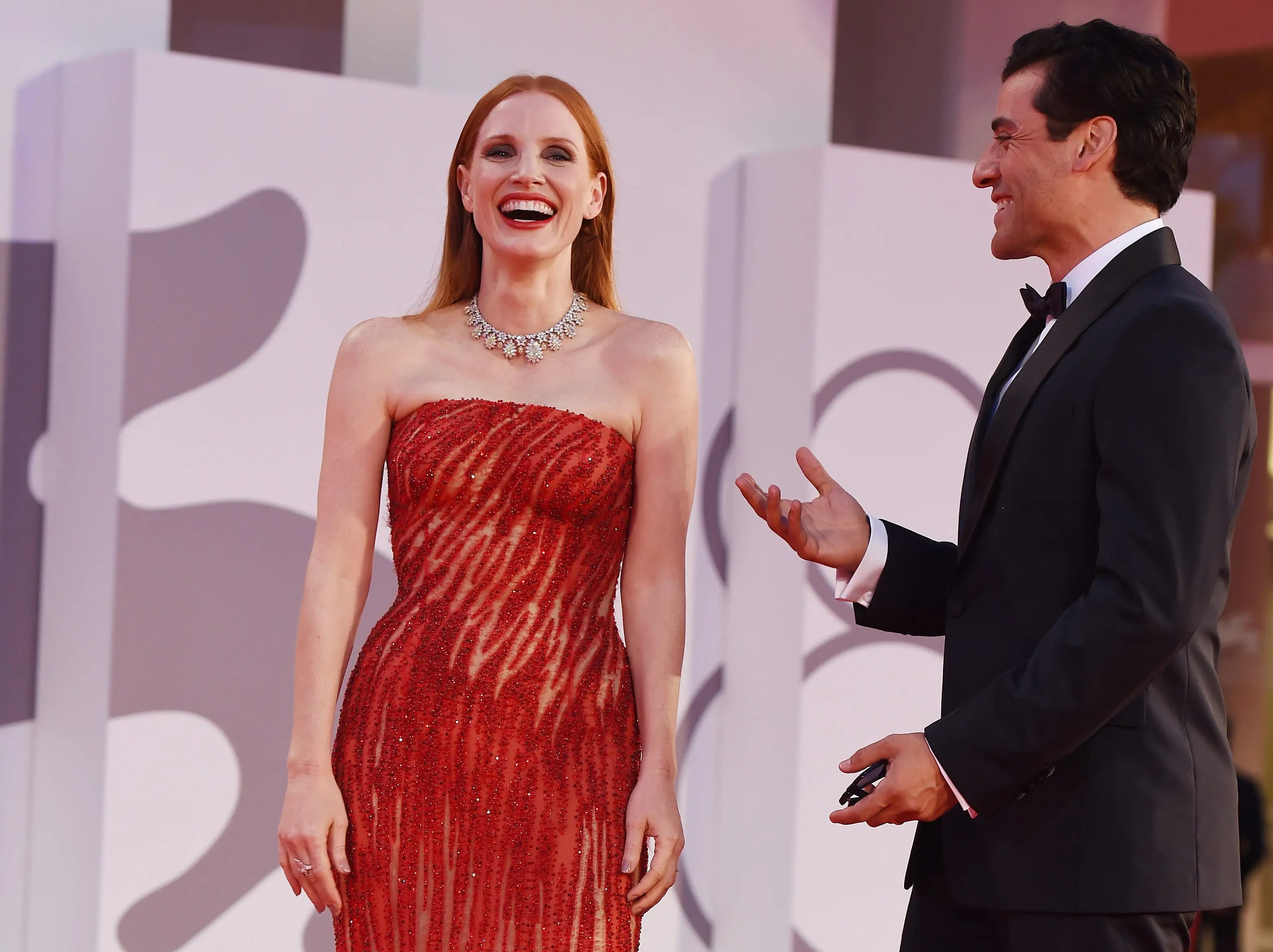 Jessica Chastain Reacts to Viral Red Carpet Video With Oscar Isaac