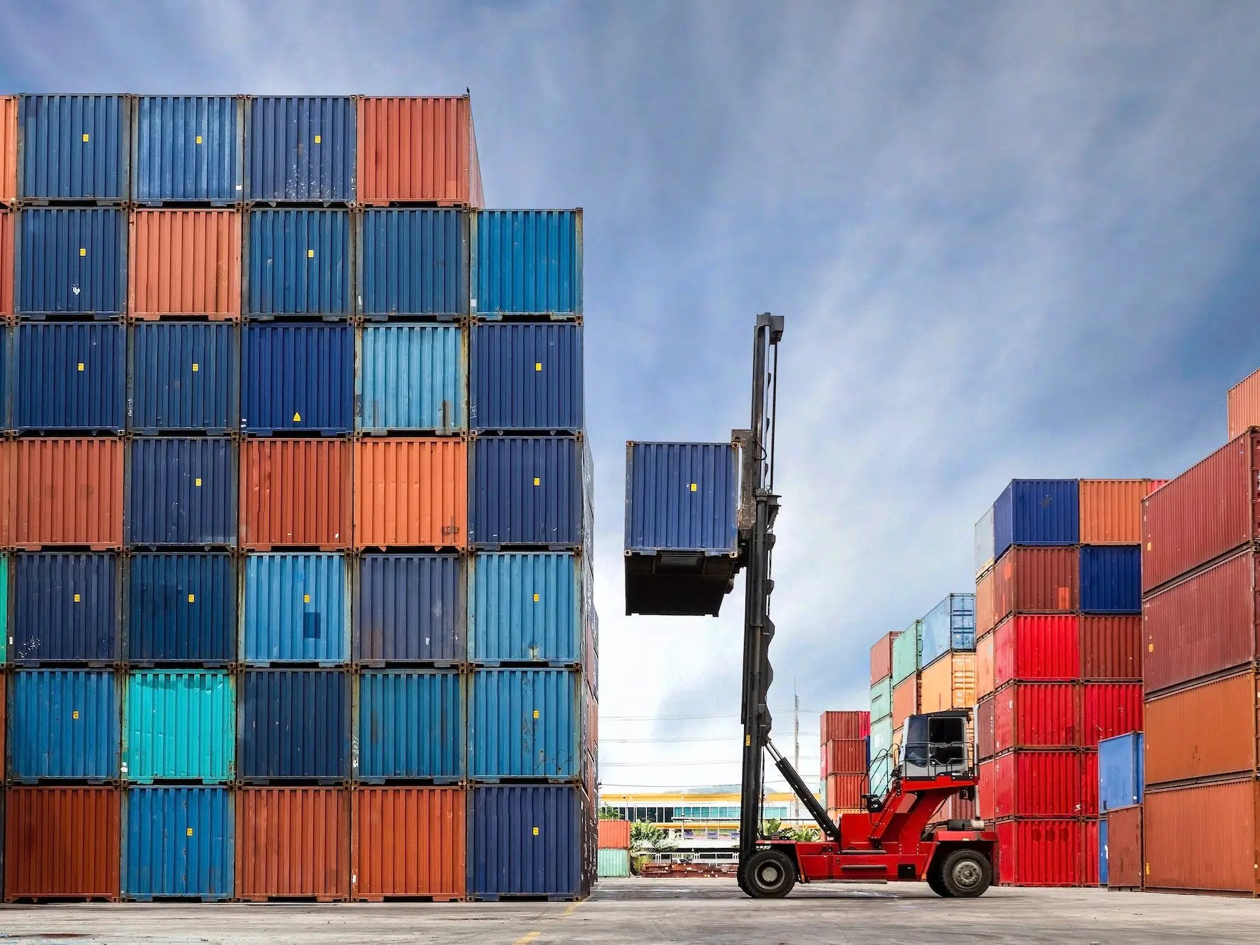 California ports resort to 100percontainer fines to get shipping