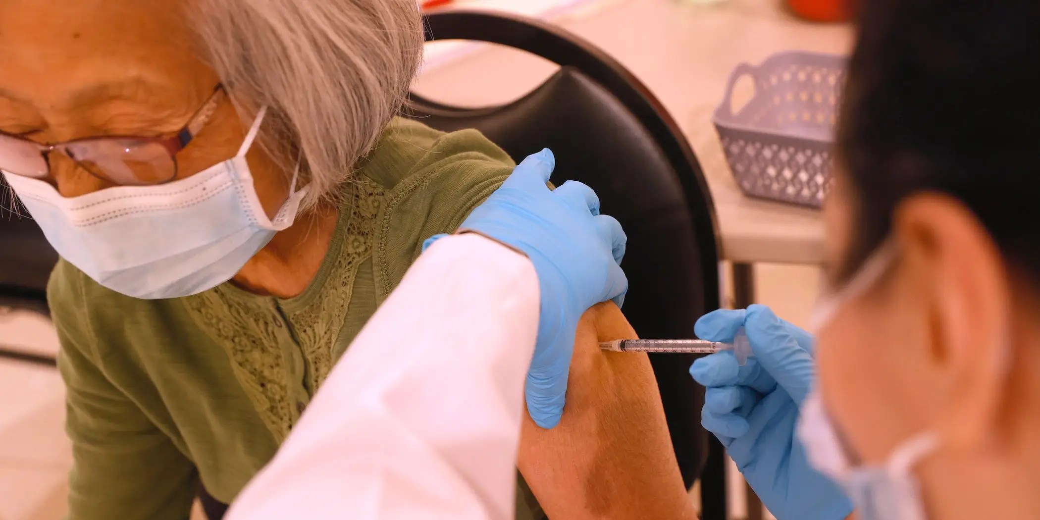 CDC Advisors Vote to Give Boosters to Some Moderna, All J&J Recipients Business Insider