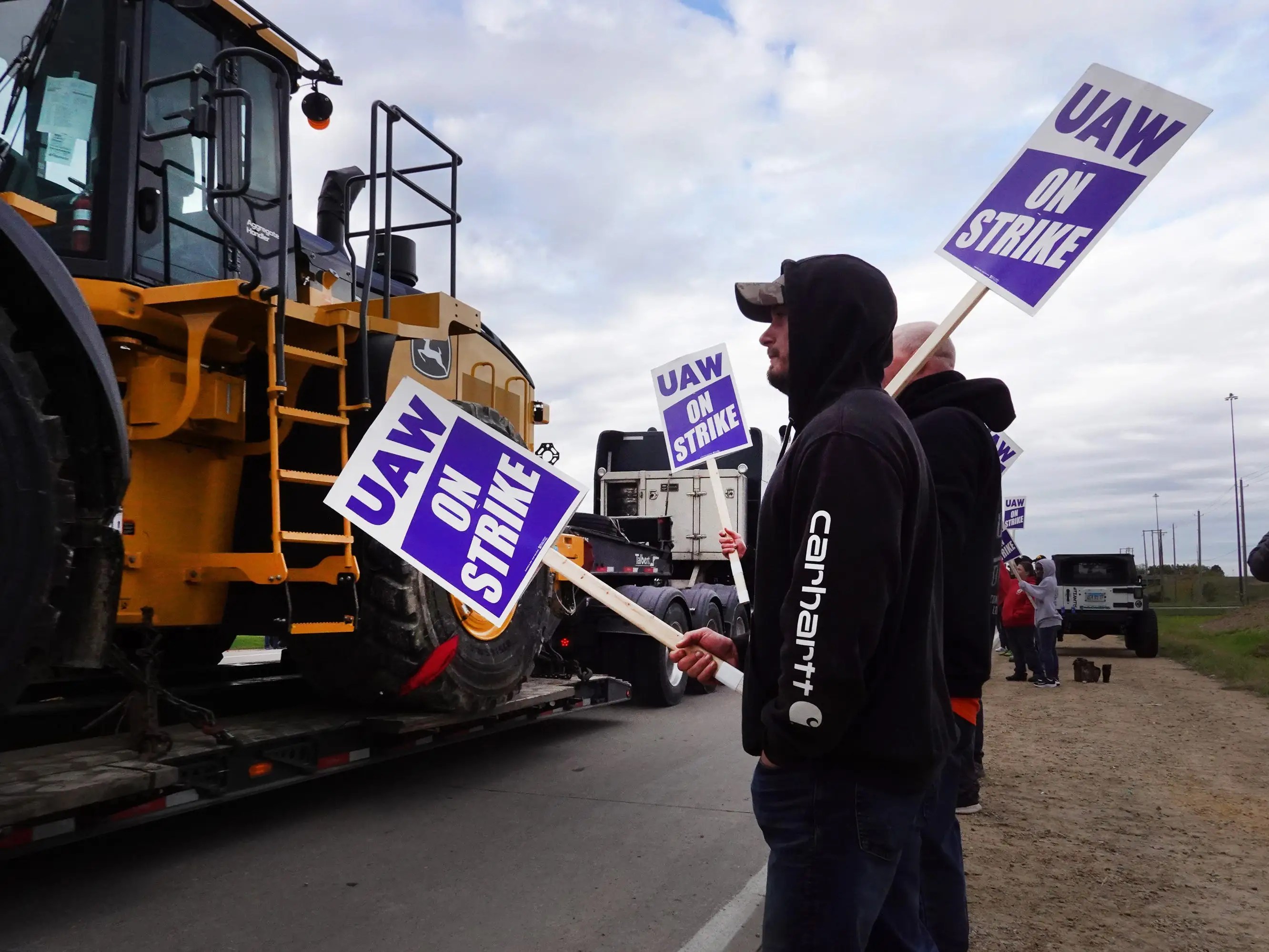 John Deere Union Workers Accept Latest 6Year Deal, Ends FiveWeek
