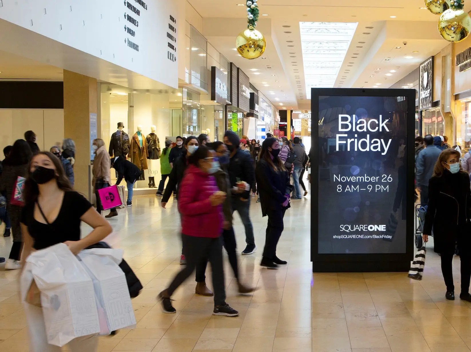Black Friday 2021 Online Sales Drop, inStore Traffic on the Rise
