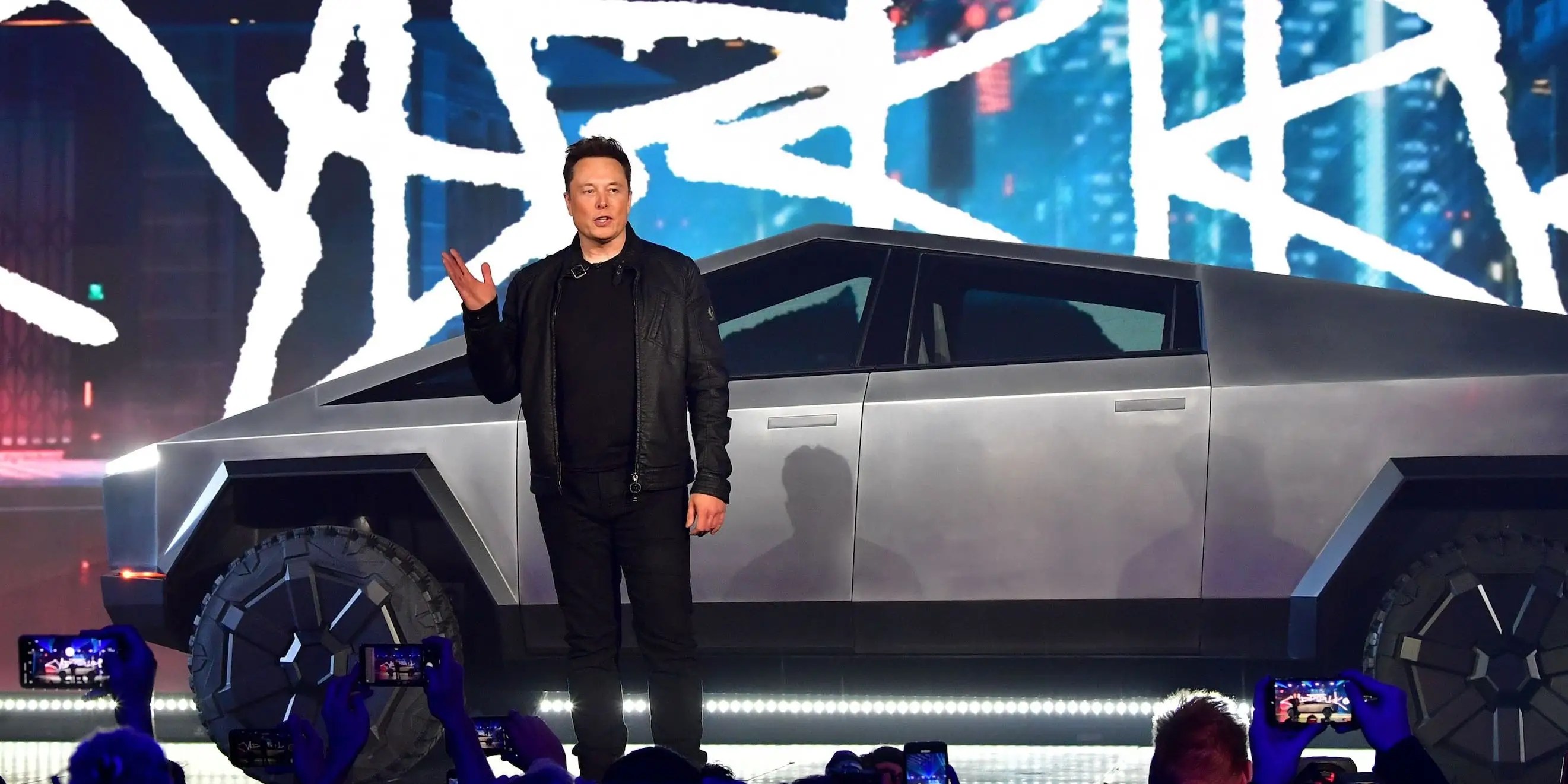 Elon Musk just dumped another 900 million of Tesla shares