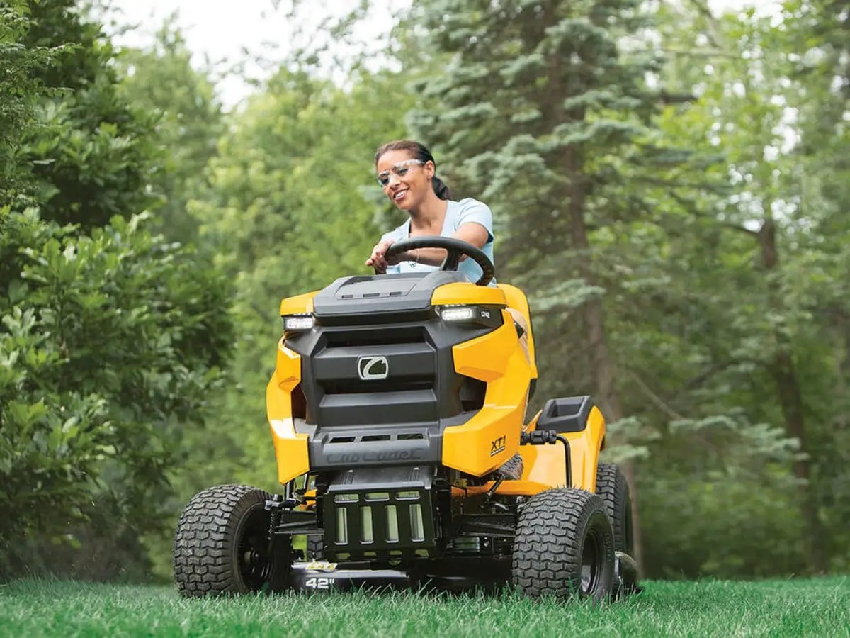 The 5 Best Riding Lawn Mowers in 2022