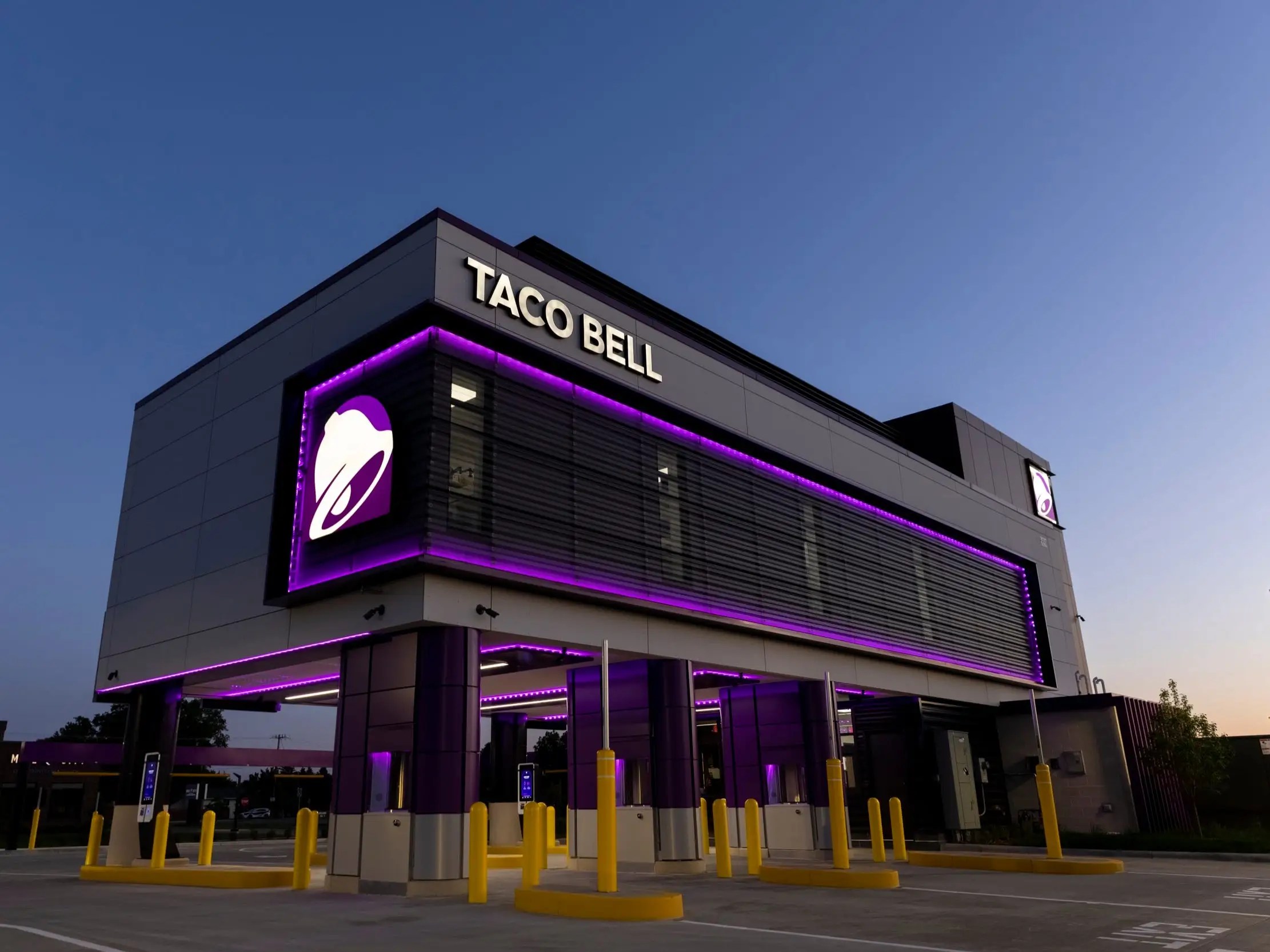 Taco Bell Opens FourLane, TwoStory DriveThru Photos Business Insider