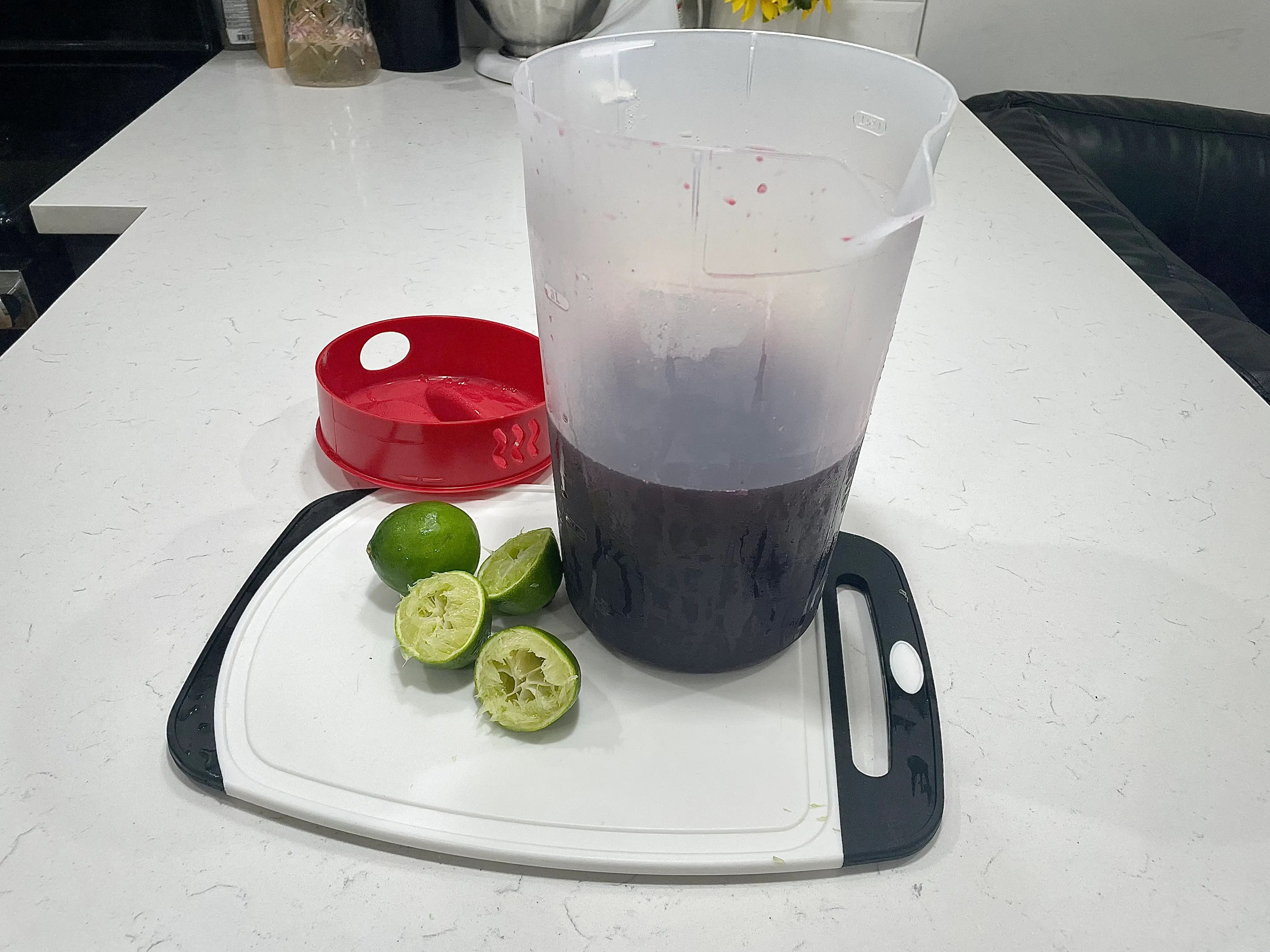 This 4ingredient hibiscus juice recipe makes the perfect mocktail for