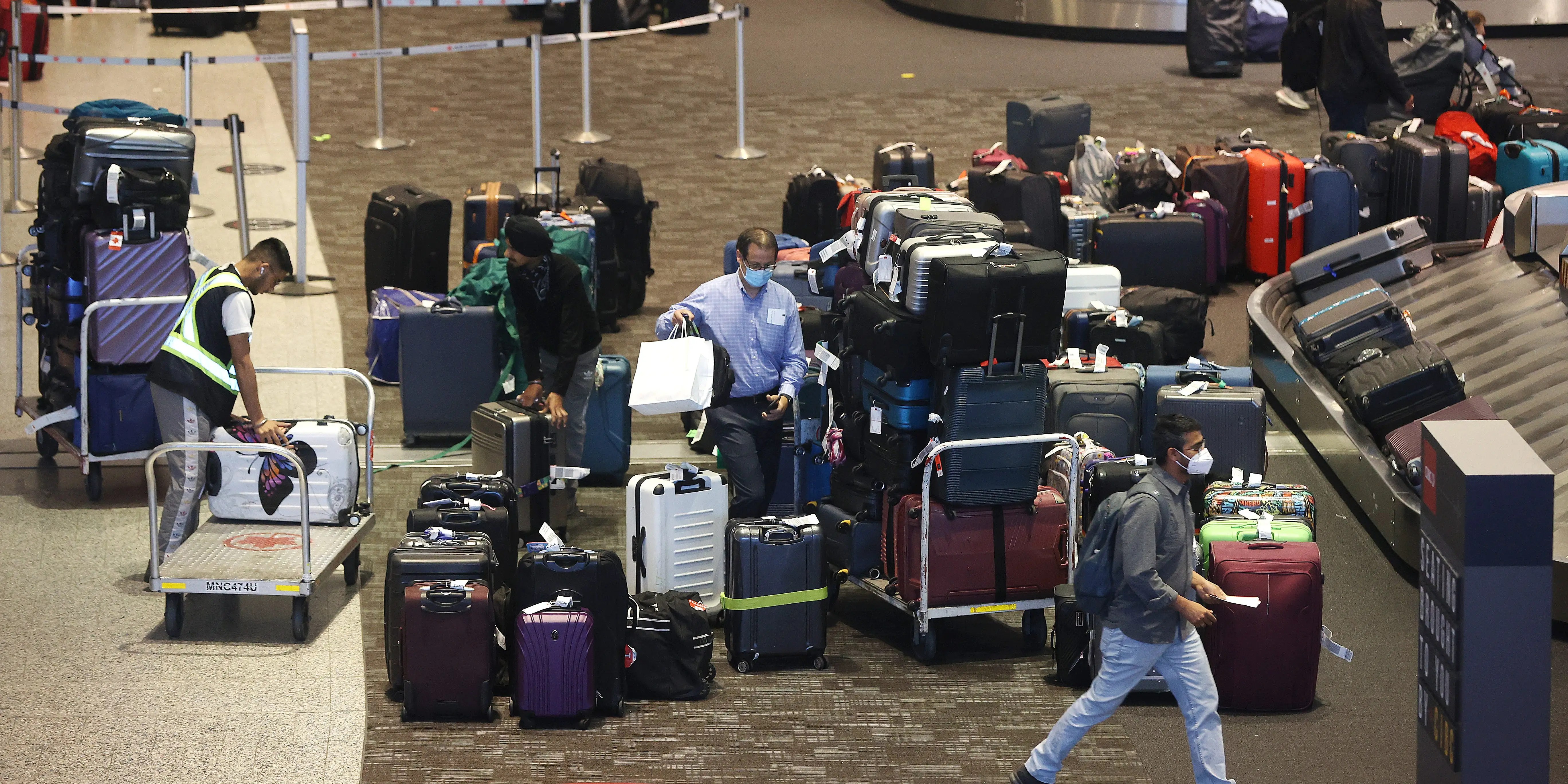 Air Canada Passengers Complain of Lost Bags and CustomerService Woes