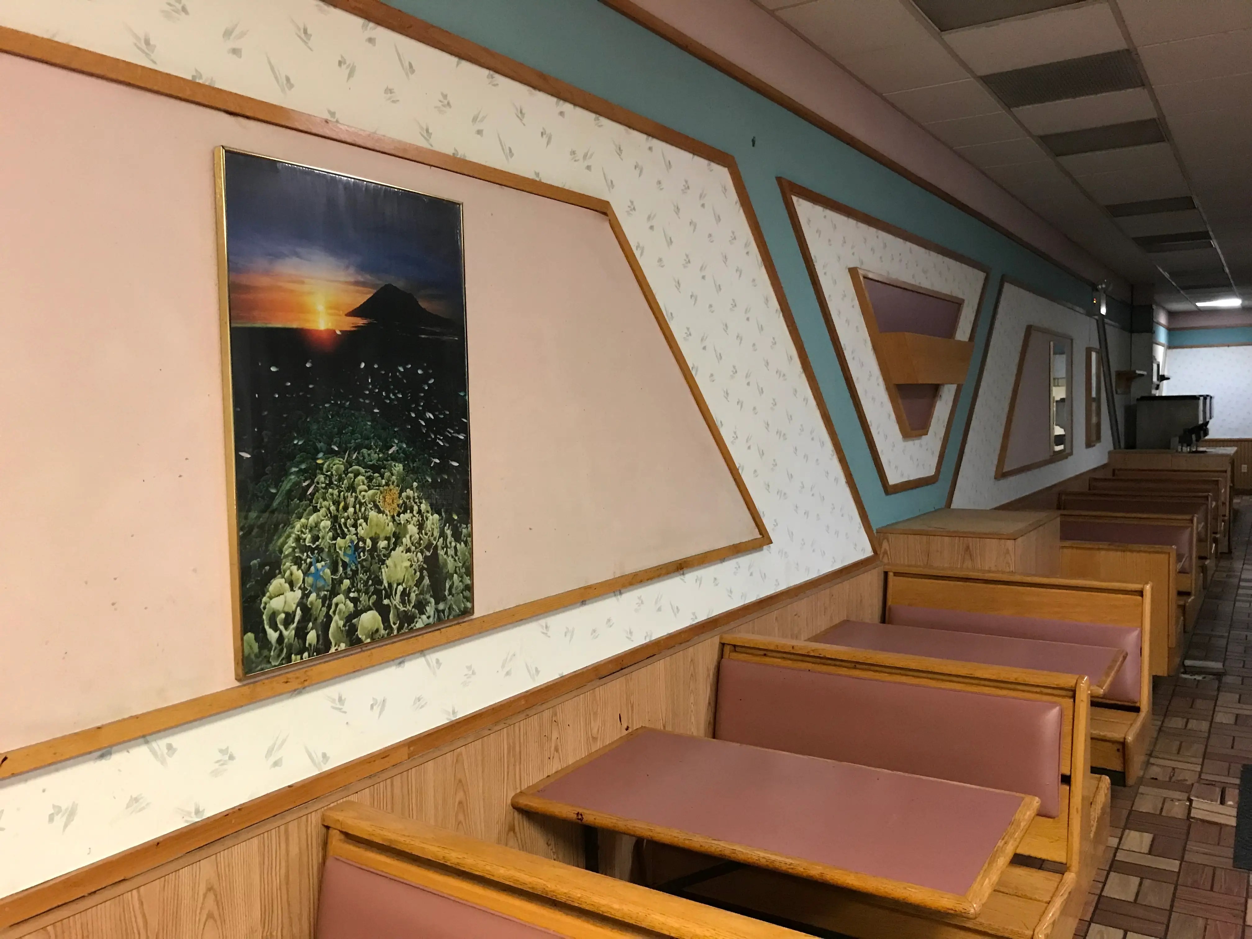 Abandoned Burger King Restaurant With 1990s Decor Photos Business